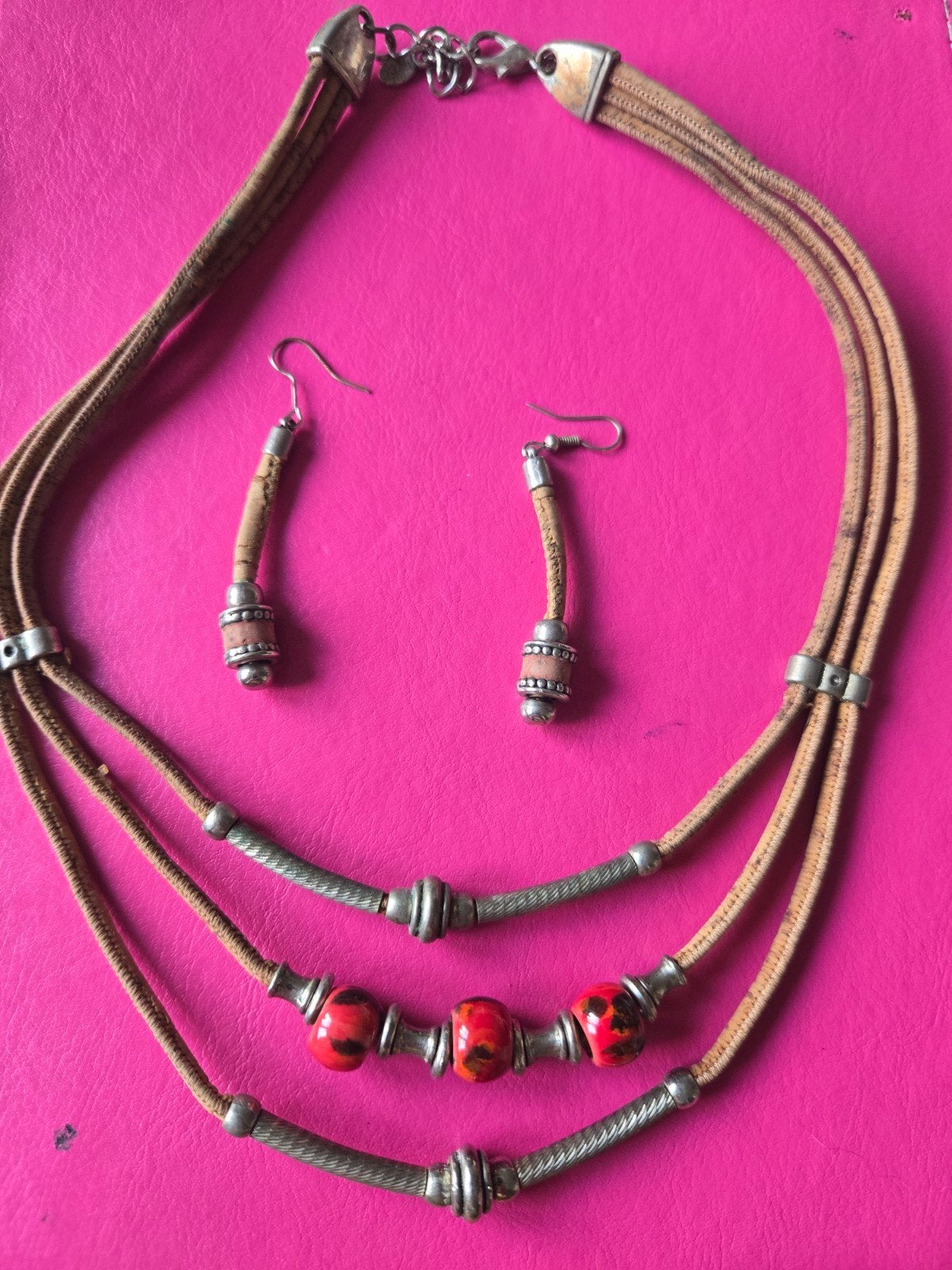 Sieradenset: Ketting en Oorbellen met Rode Kralen, Ophalen of Verzenden, Zo goed als nieuw, Rood, Overige materialen