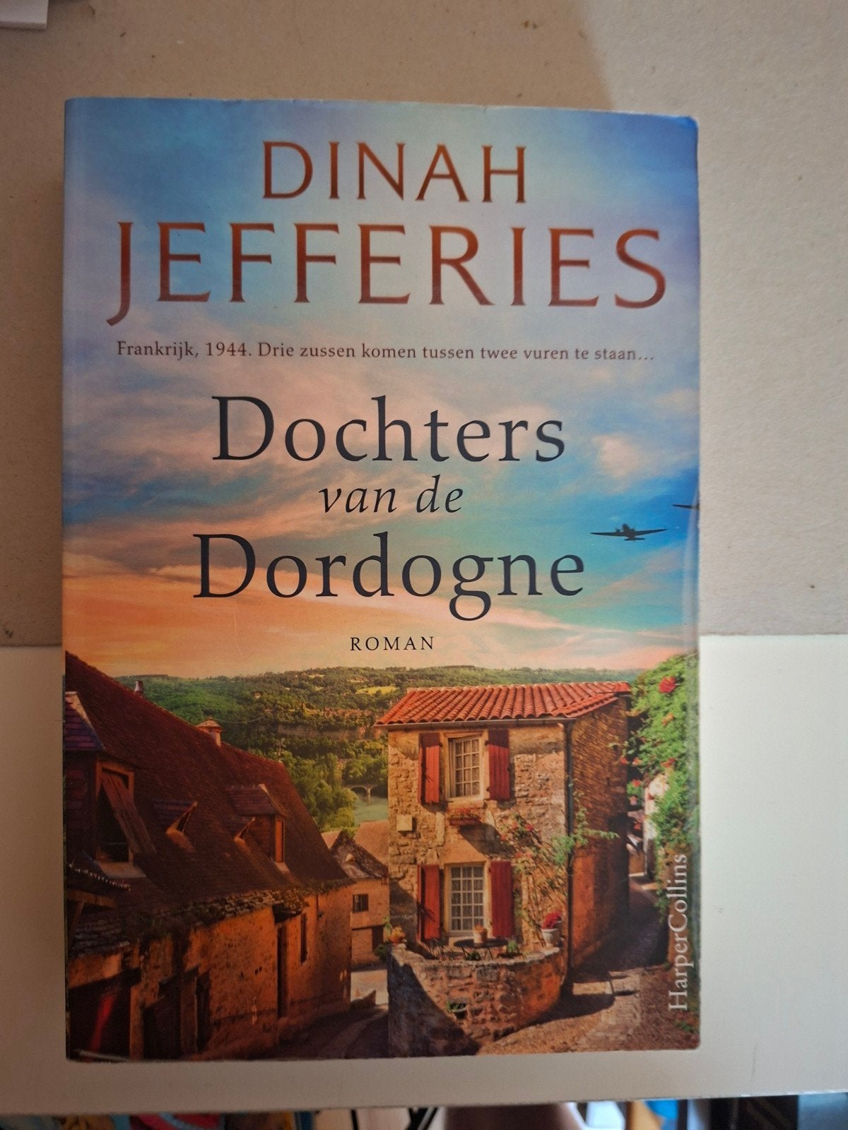Dinah Jefferies - Dochters van de Dordogne, Boeken, Literatuur, Zo goed als nieuw, Verzenden