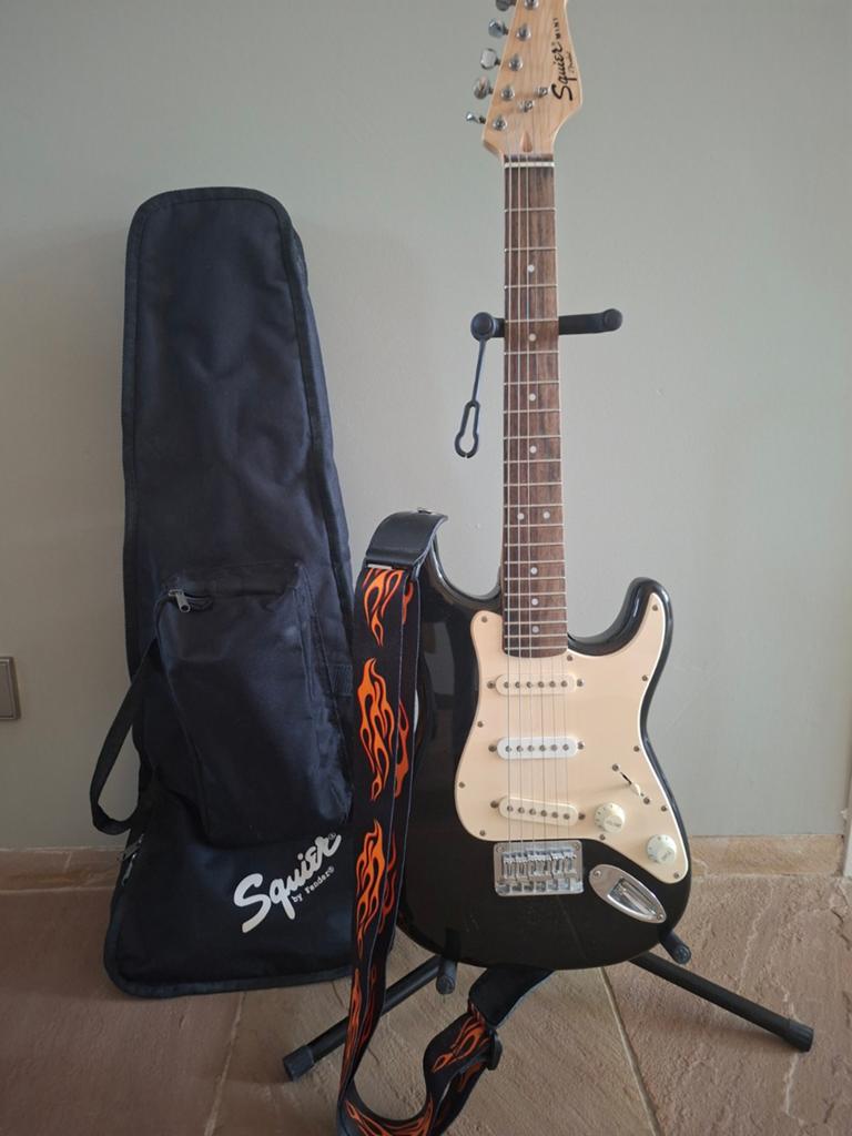 Squier gitaar kind met band, standaard en tas, Ophalen, Gebruikt, Solid body, Overige merken