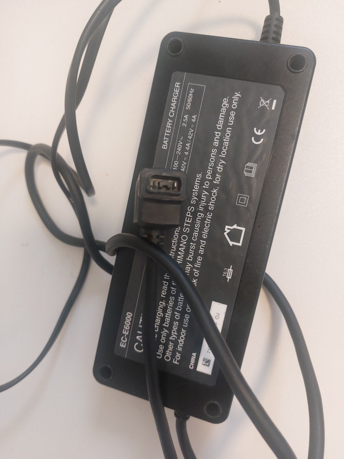 Lader van shimano accu werk goed, Fietsen en Brommers, Fietsaccessoires | Fietsaccu's, Ophalen of Verzenden