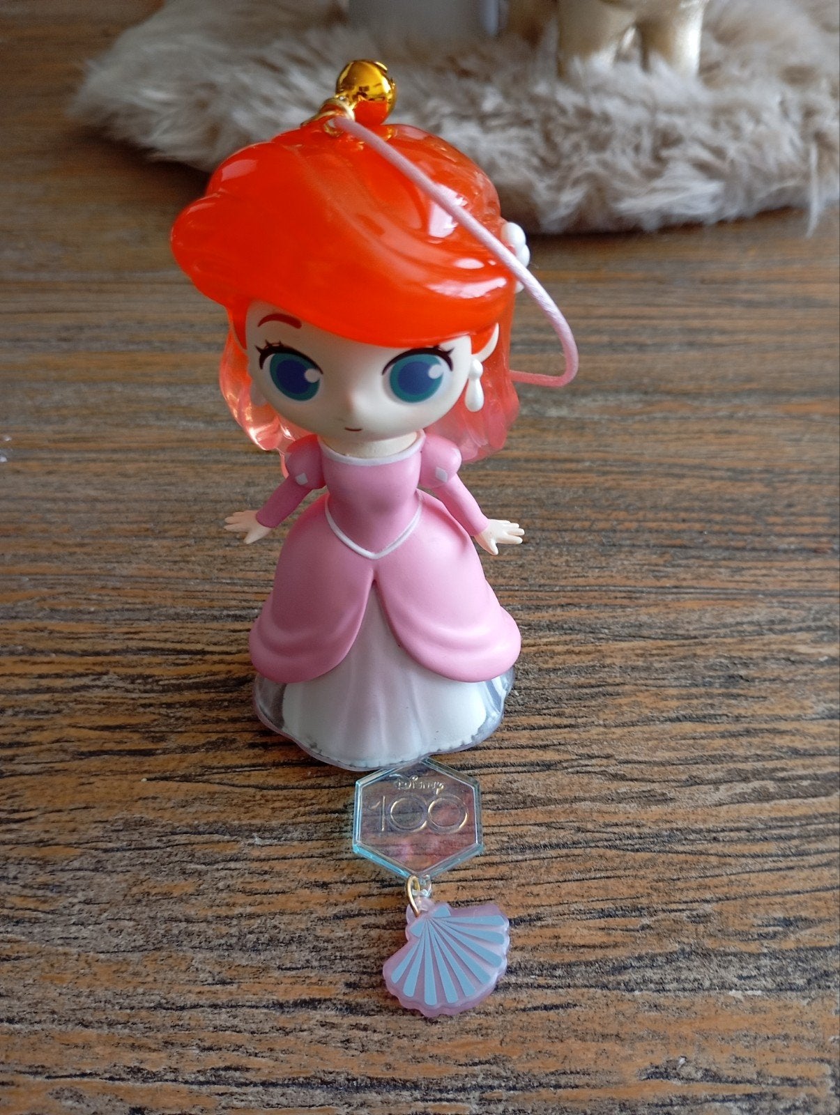 DISNEY ARIEL PRINSES HANGER 100TH ANNIVERSARY NU15€ ZIE FOTO, Verzamelen, Disney, Ophalen of Verzenden