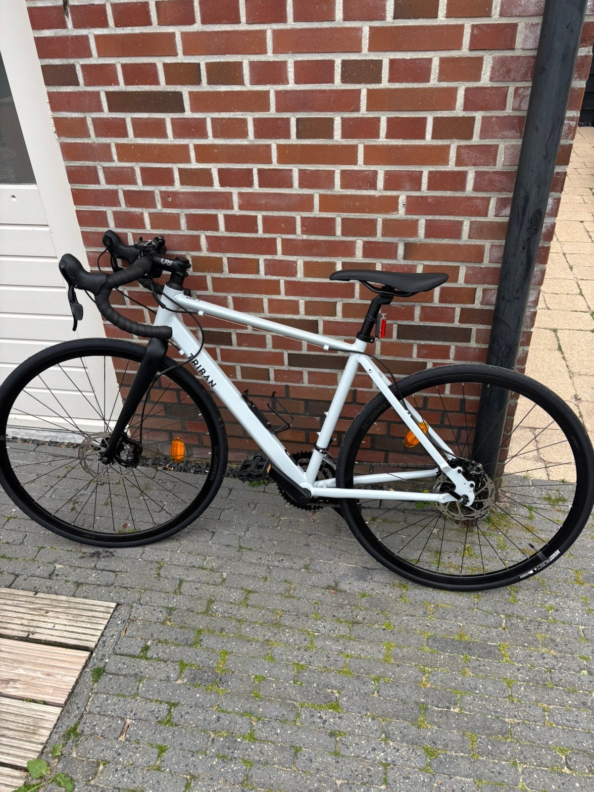 Gloednieuwe racefiets triban lichtgrijs decatlon maat s, Fietsen en Brommers, Fietsen | Racefietsen, Minder dan 10 versnellingen