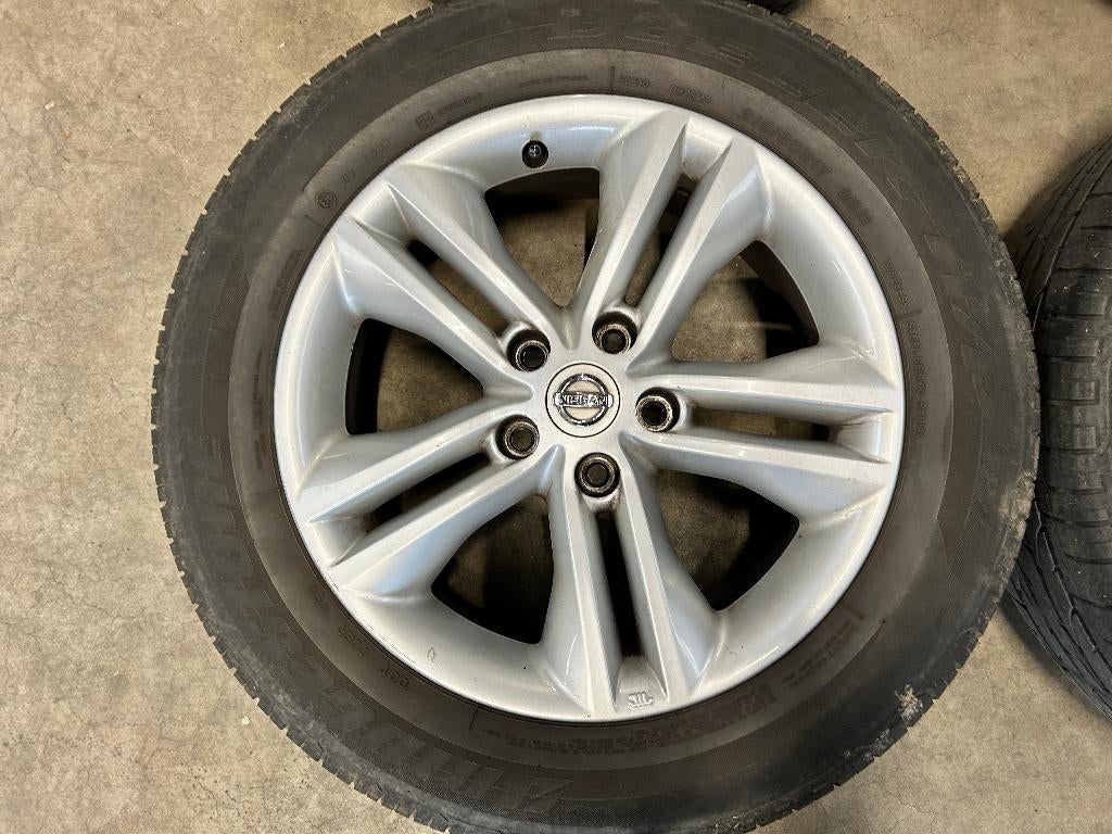 17 inch velgen + zomerbanden Nissan Qashqai, Auto-onderdelen, Banden en Velgen, Banden en Velgen, 17 inch, Ophalen of Verzenden