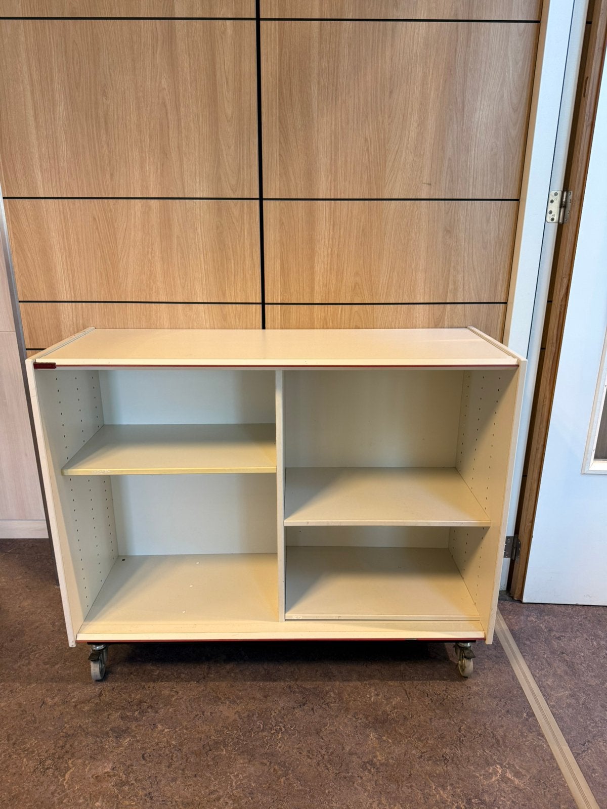 3 gratis kasten (op wieltjes), Ophalen, Met plank(en), Gebruikt, 100 tot 150 cm