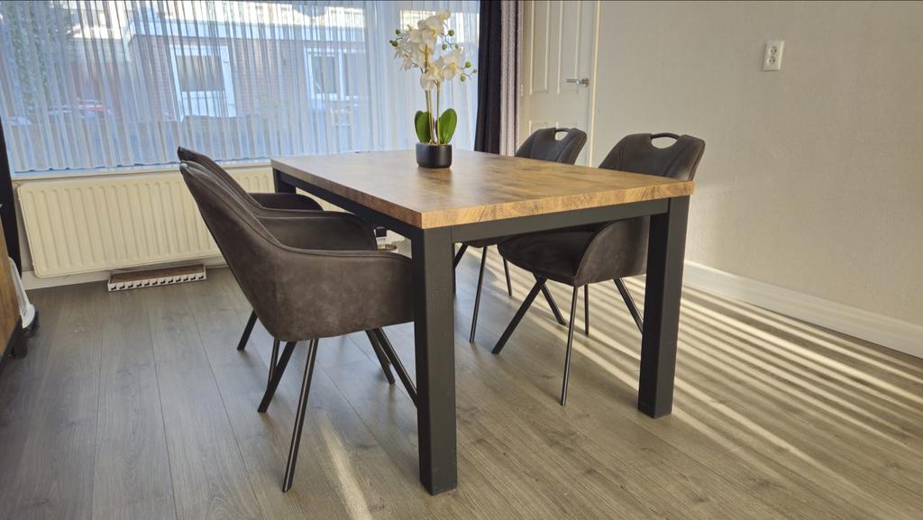 Eettafel met 4 stoelen, dressoır, salontafel en tv meubel, Zo goed als nieuw, Vier personen, Rechthoekig, Overige houtsoorten