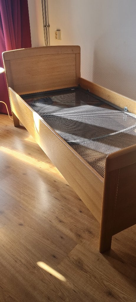 seniorenbed, Ophalen, 90 cm, Eenpersoons, Zo goed als nieuw