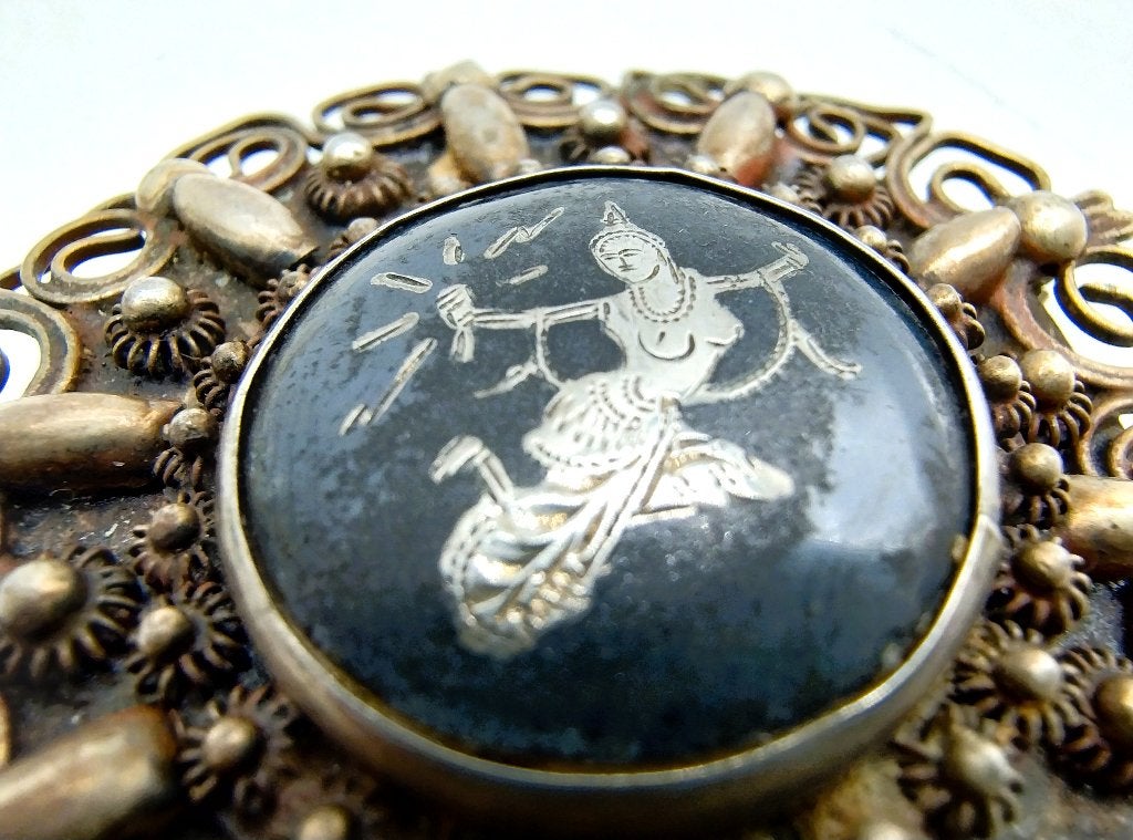 Zilveren broche met niello inleg, Siam, 4 tot 7 cm, Gebruikt, Info@zilverwebsite.nl, Verzenden