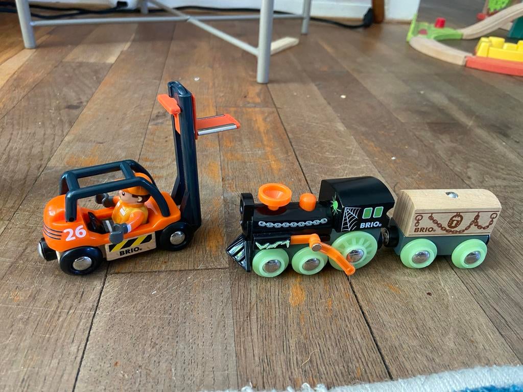 Brio Vrachtlader met magnetische vracht en Spooktrein, Ophalen, Gebruikt, Jongen of Meisje