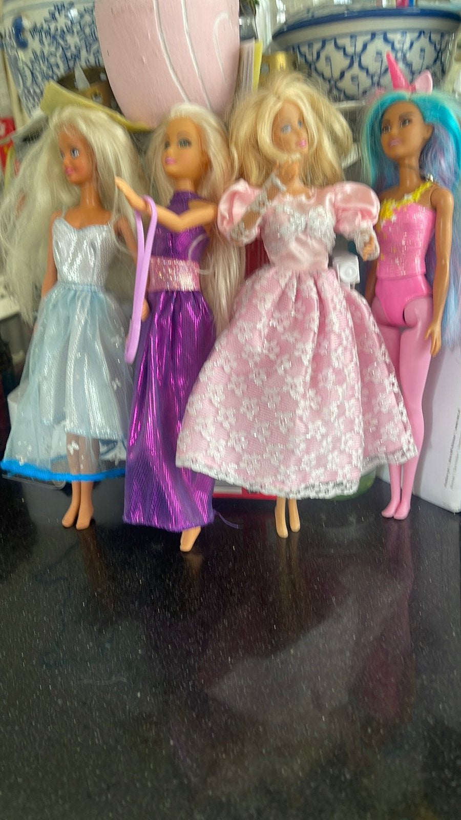 4 Barbie-achtige poppen met diverse outfits, Ophalen of Verzenden, Gebruikt, Barbie