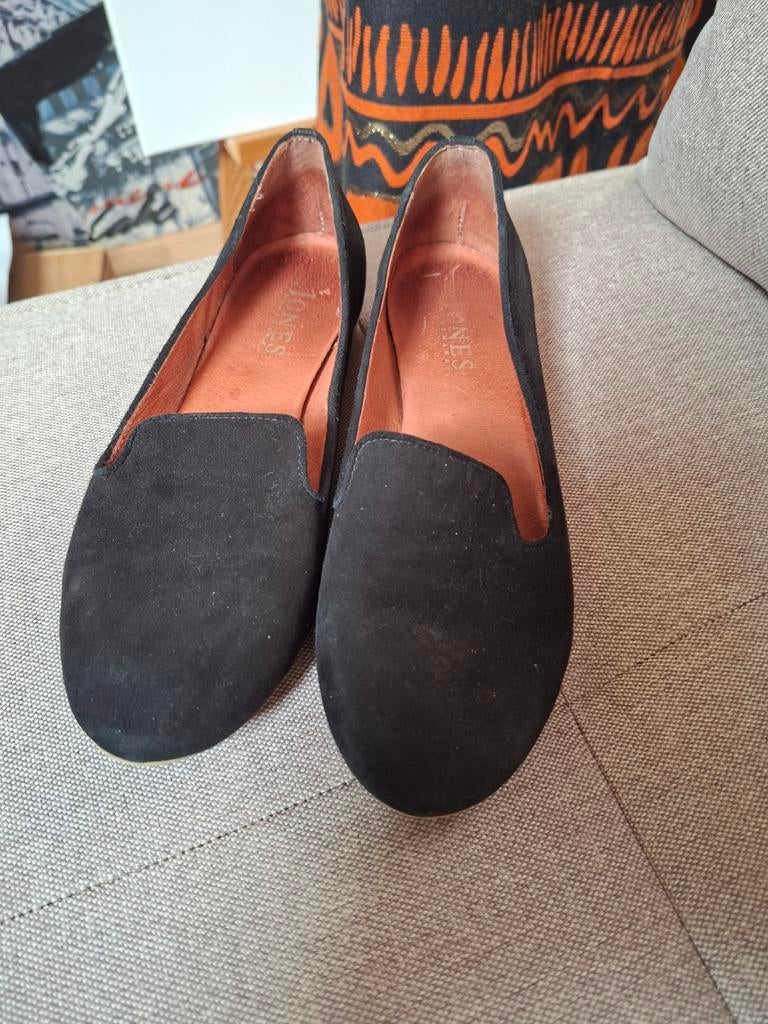 Jones bootmaker instapper zwart suede leer 38 als nieuw, Ophalen of Verzenden, Zo goed als nieuw, Zwart, Instappers