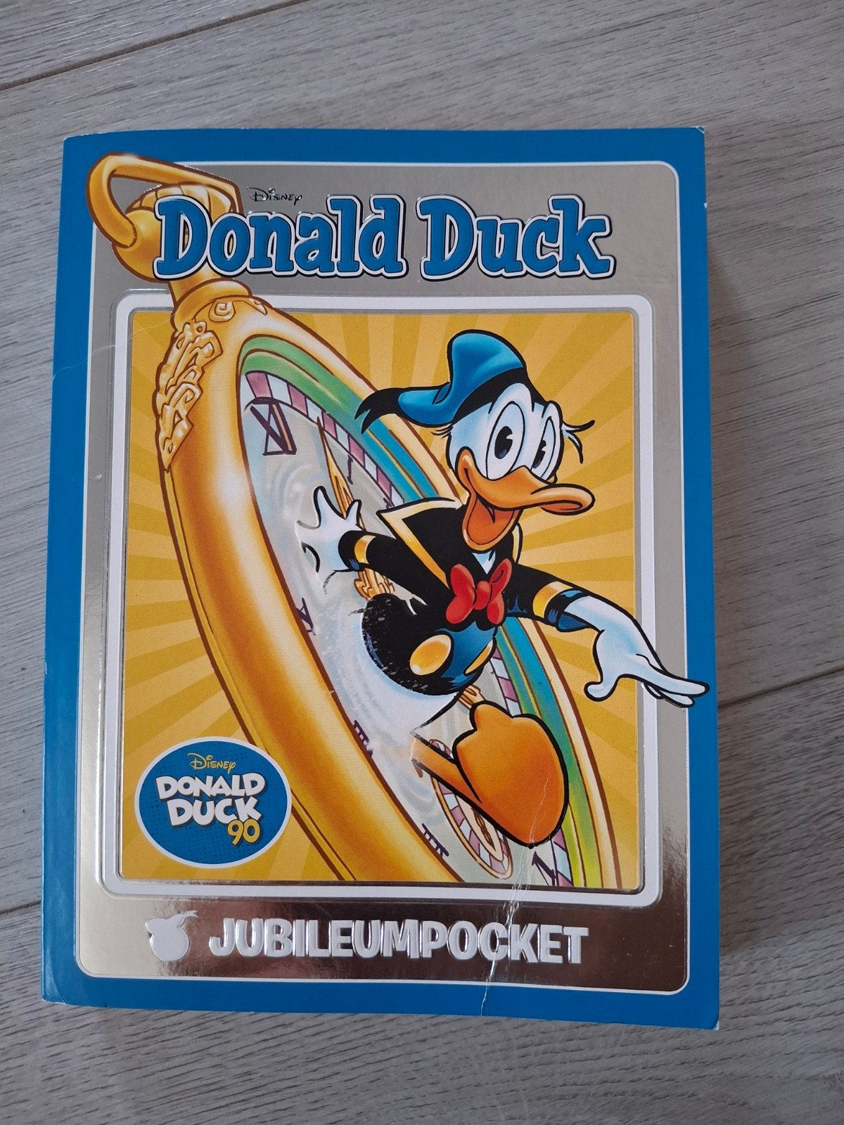 Jubileumpocket Donald Duck 90 jaar!, Boeken, Ophalen of Verzenden, Zo goed als nieuw, Fictie algemeen