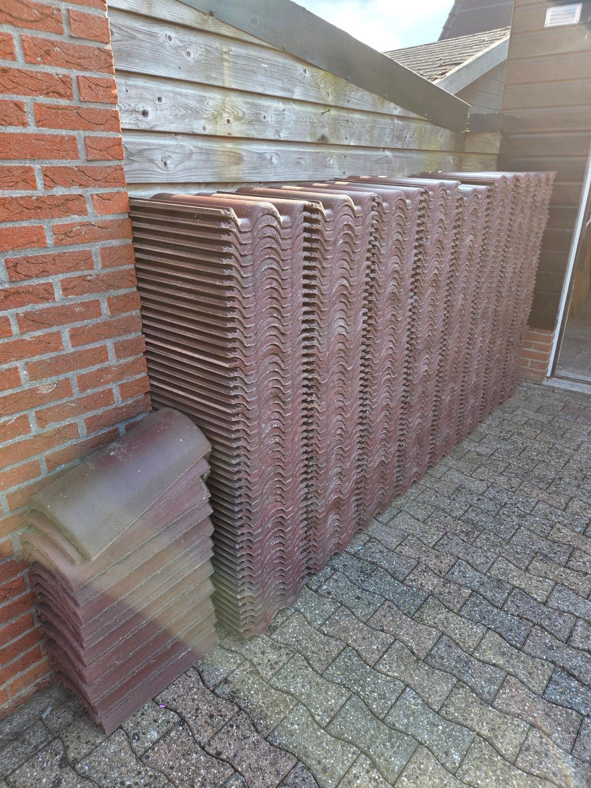 Nieuwe dakpannen, rood, Ophalen, Steen of Klei, Nieuw, 15 m² of meer