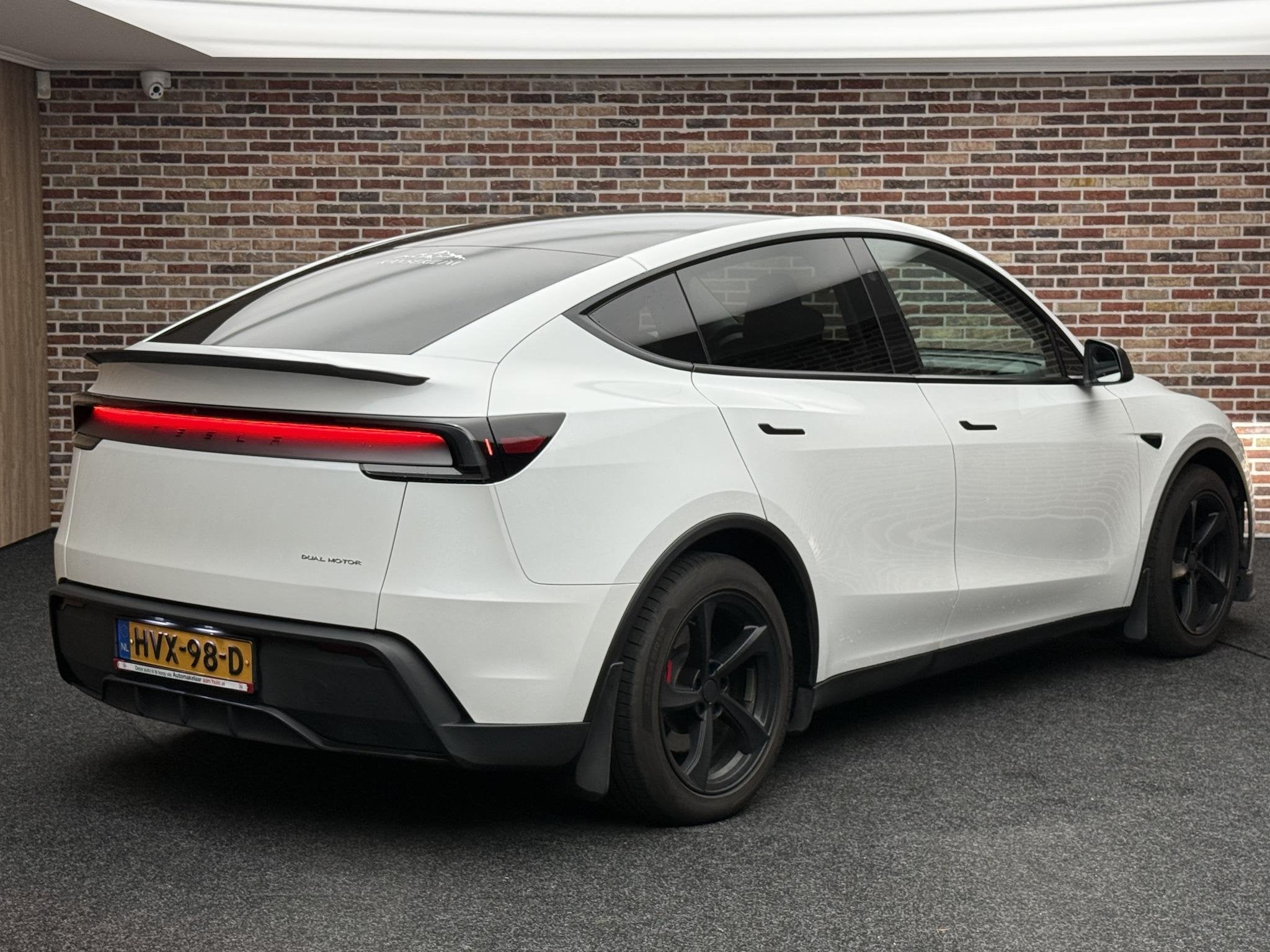 Foto 2 van Tesla Model Y Premium Long Range AWD 75 kWh Facelift | Uniek