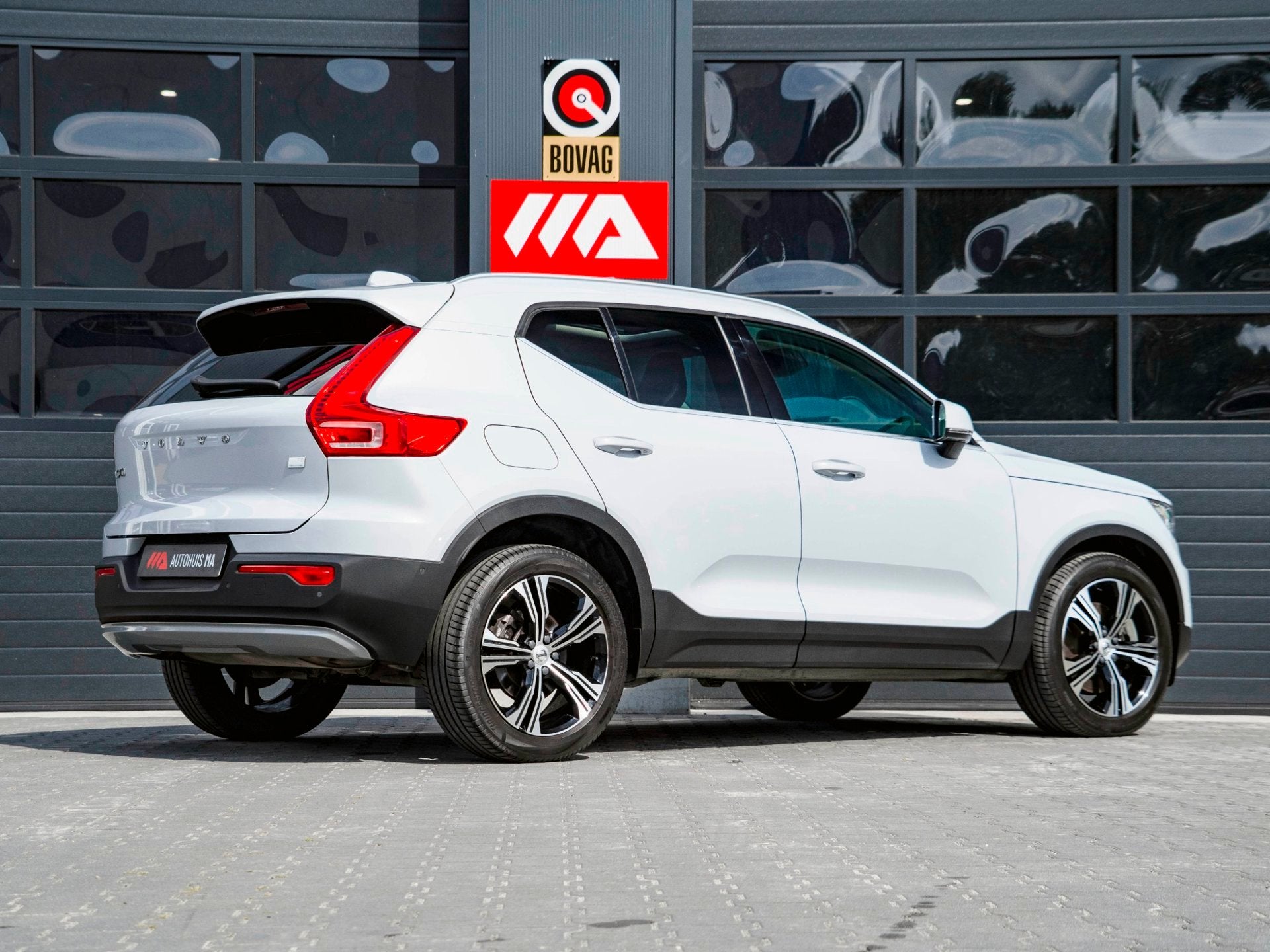 Volvo XC40 1.5 T5 Recharge Inscription | PANO | LEDER | HARM, Gebruikt, Zwart, 48 km/l, Bedrijf