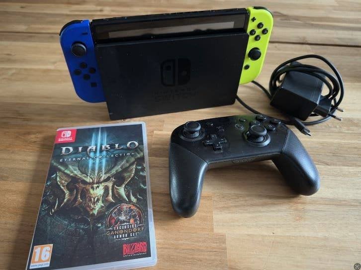 Nintendo Switch console + Pro Controller + Diablo III + dock, Spelcomputers en Games, Met 2 controllers, Ophalen of Verzenden