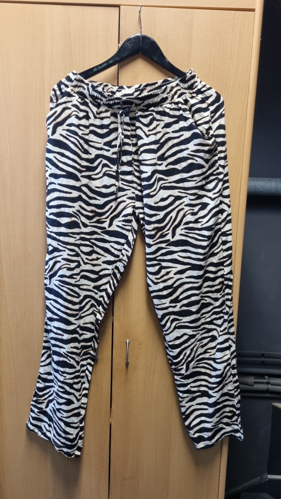 Zgan lange broek met zebraprint - Maat L, Meerkleurig, Maat 42/44 (L), Ophalen of Verzenden, Zo goed als nieuw
