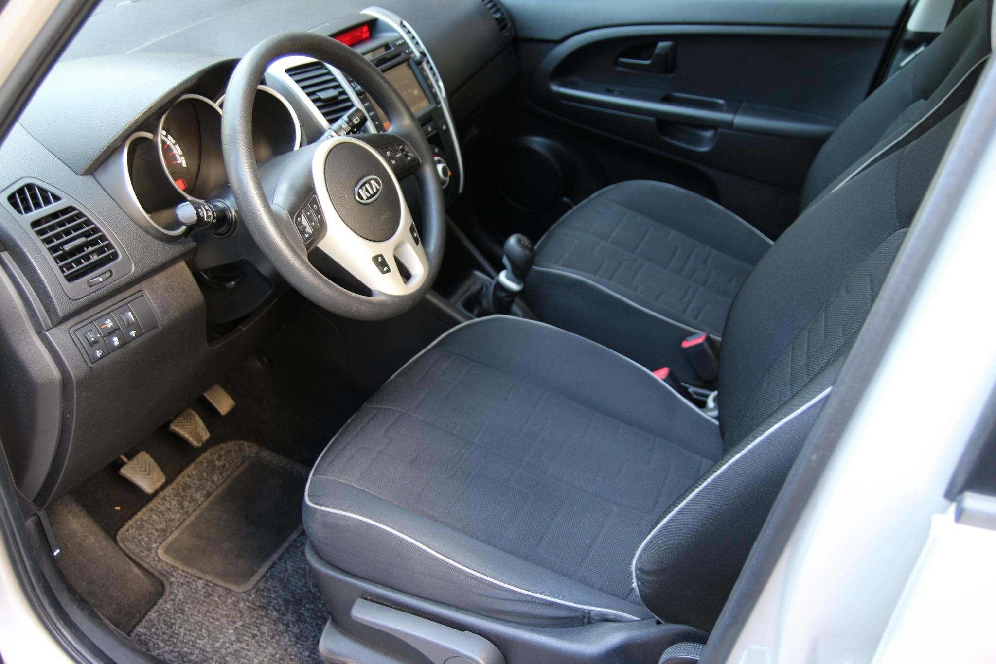 Kia Venga 1.4 CVVT Seven UNIEK! | Unieke KM.stand! | Airco |, Auto's, Voorwielaandrijving, Euro 5, Stof, Gebruikt