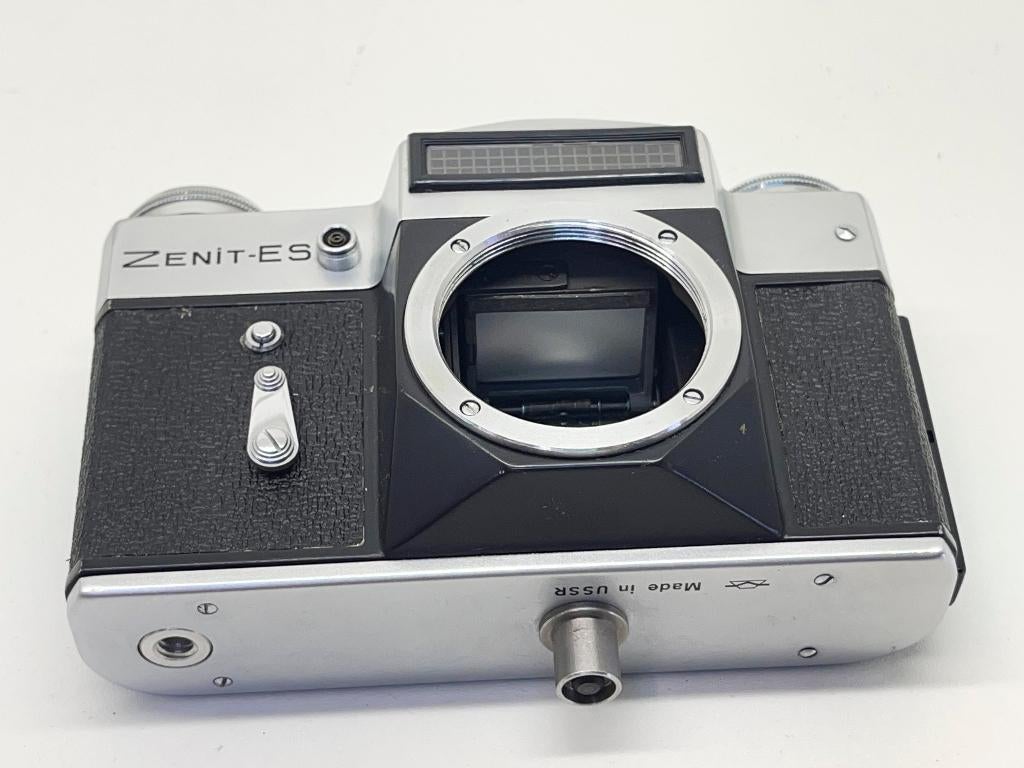 ZENIT-ES analoog foto camera BODY met koffer en flitser, Spiegelreflex, N, Ophalen of Verzenden, Zenit