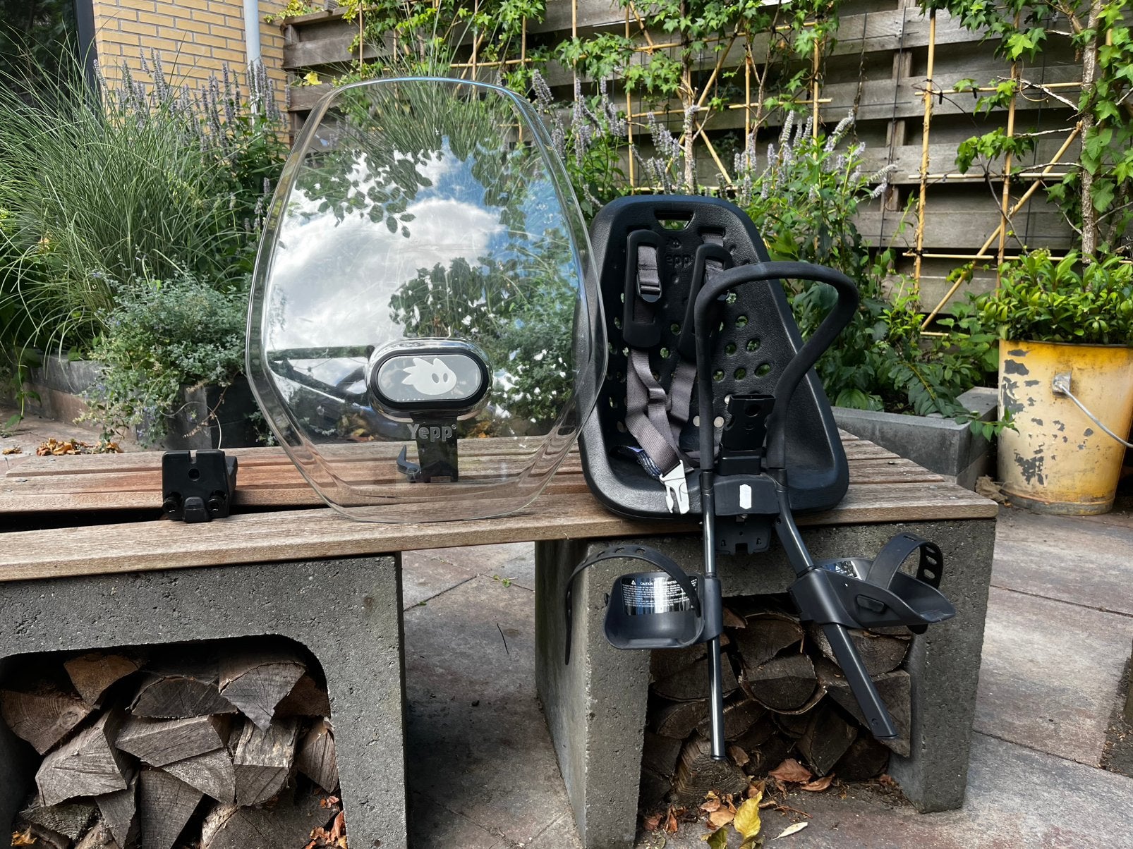 Thule Yepp Mini voorzitje + scherm + adapter, vrijwel nieuw, Ophalen of Verzenden, Zo goed als nieuw