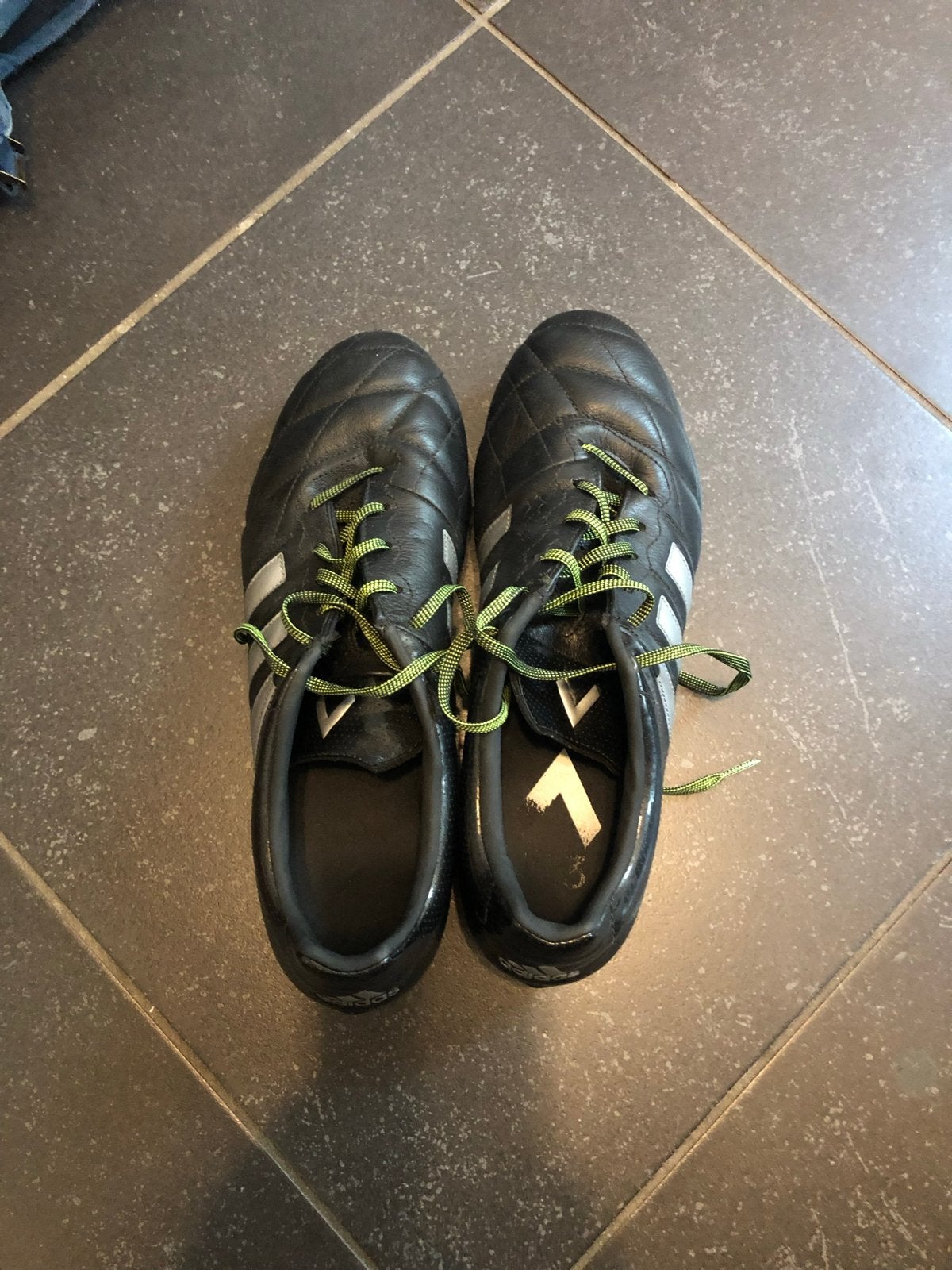 Voetbalschoenen Adidas mt 45 1/3.  met Diadora schoenentas, Sport en Fitness, Maat XS of kleiner, Ophalen of Verzenden, Gebruikt