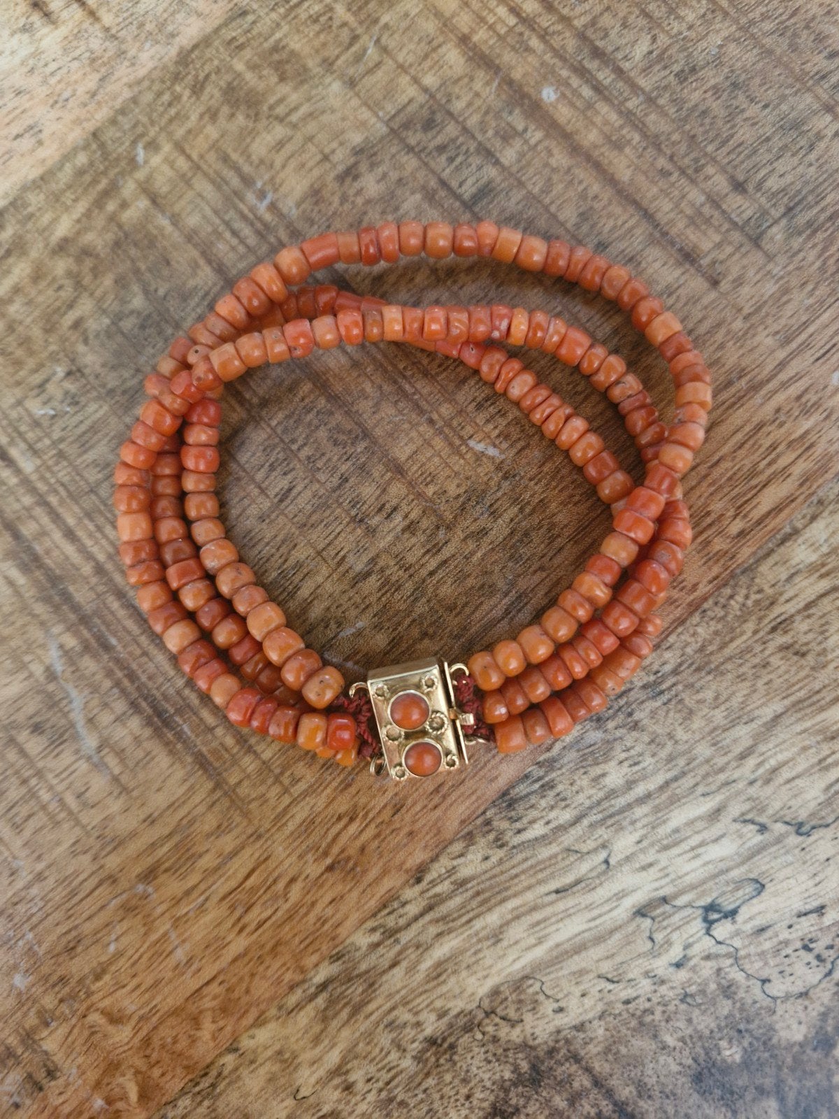 Vintage Bloedkoraal Armband met 14K Gouden Slot, Ophalen of Verzenden, Rood, Goud, Met bedels of kralen