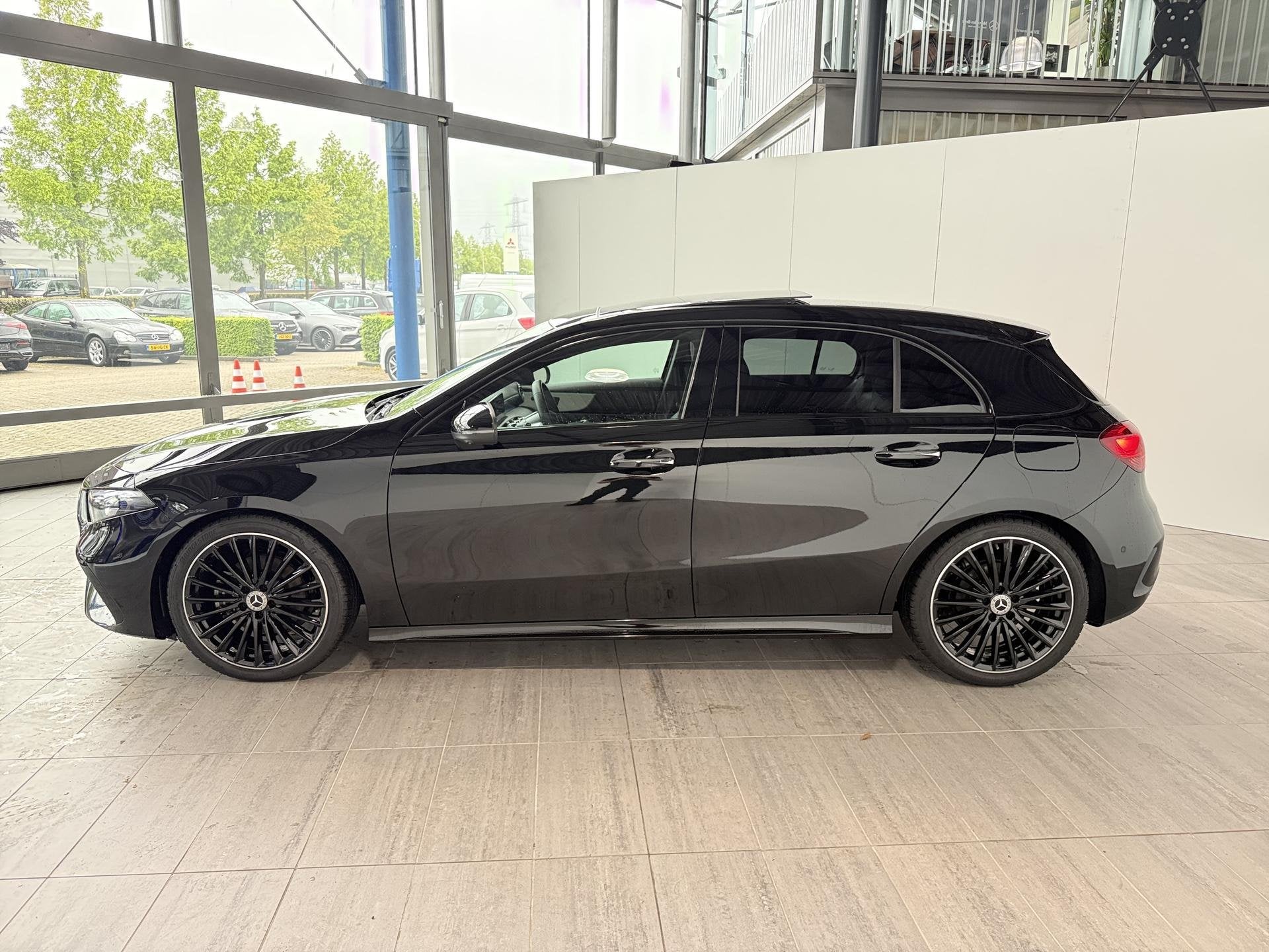 Mercedes-Benz A-klasse 180 Business Solution AMG | Panoramas, Auto's, Dealer onderhouden, 136 pk, Gebruikt, 4 cilinders