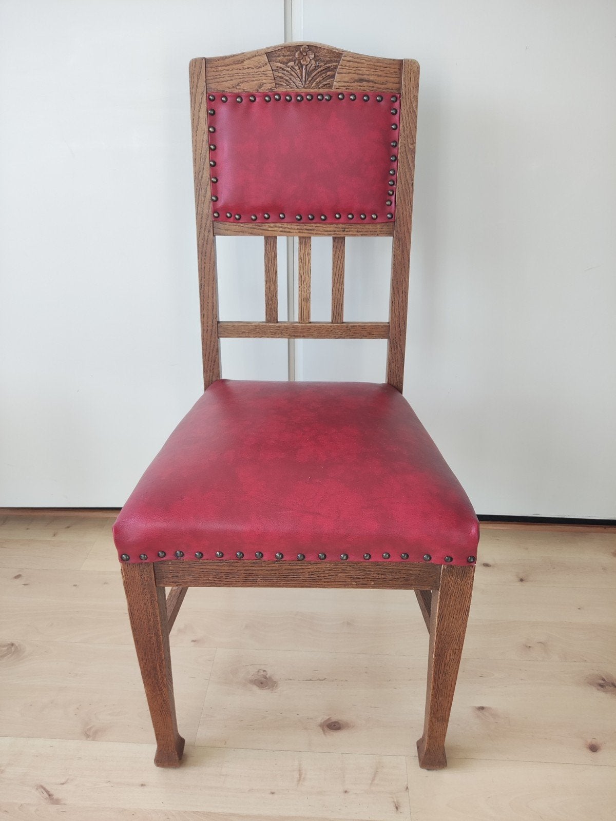 Antieke eikenhouten Jugendstil eetkamerstoel – bordeauxrood, Ophalen