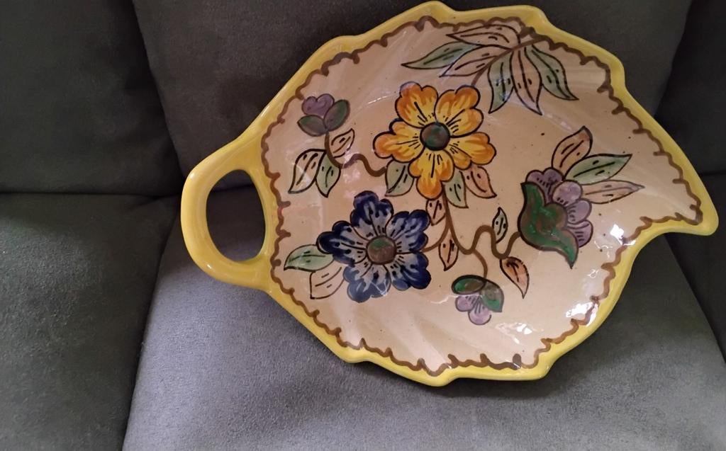 Schaaltje met bloemen van Plateelbakkerij Iris Gouda, Antiek en Kunst, Ophalen