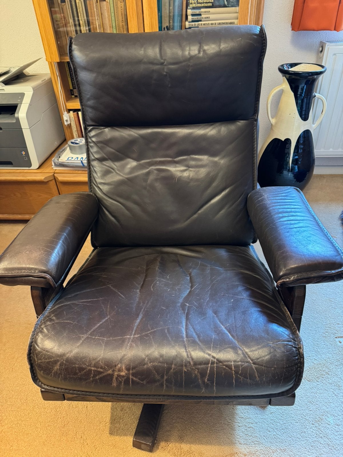 Leolux draaifauteuil. Donkerbruin leder. Zeer relaxte zit., Ophalen, Gebruikt, 75 tot 100 cm, Leer
