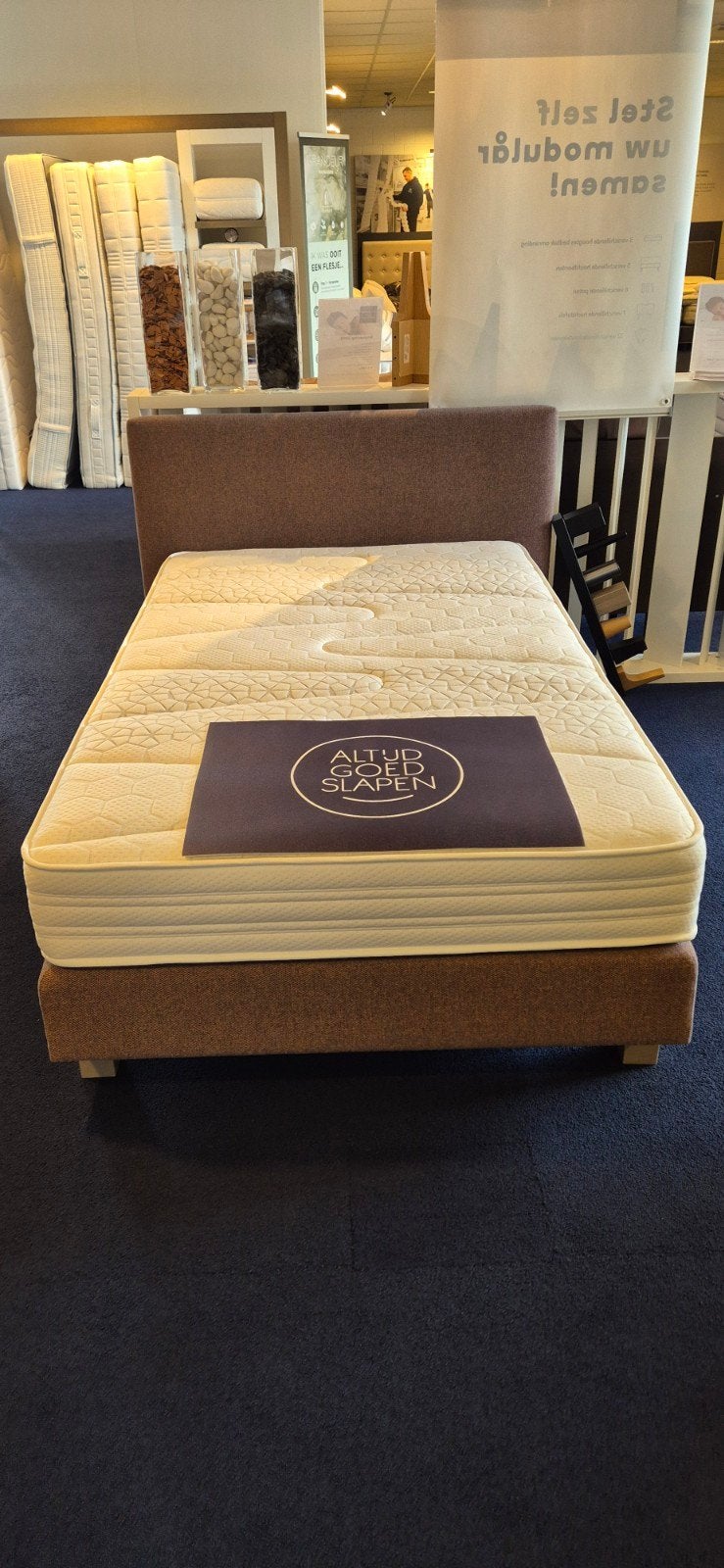 Nieuw seniorenbed met hagel, slechts 1 week gebruikt, Eenpersoons, Beige, Nieuw, 200 cm