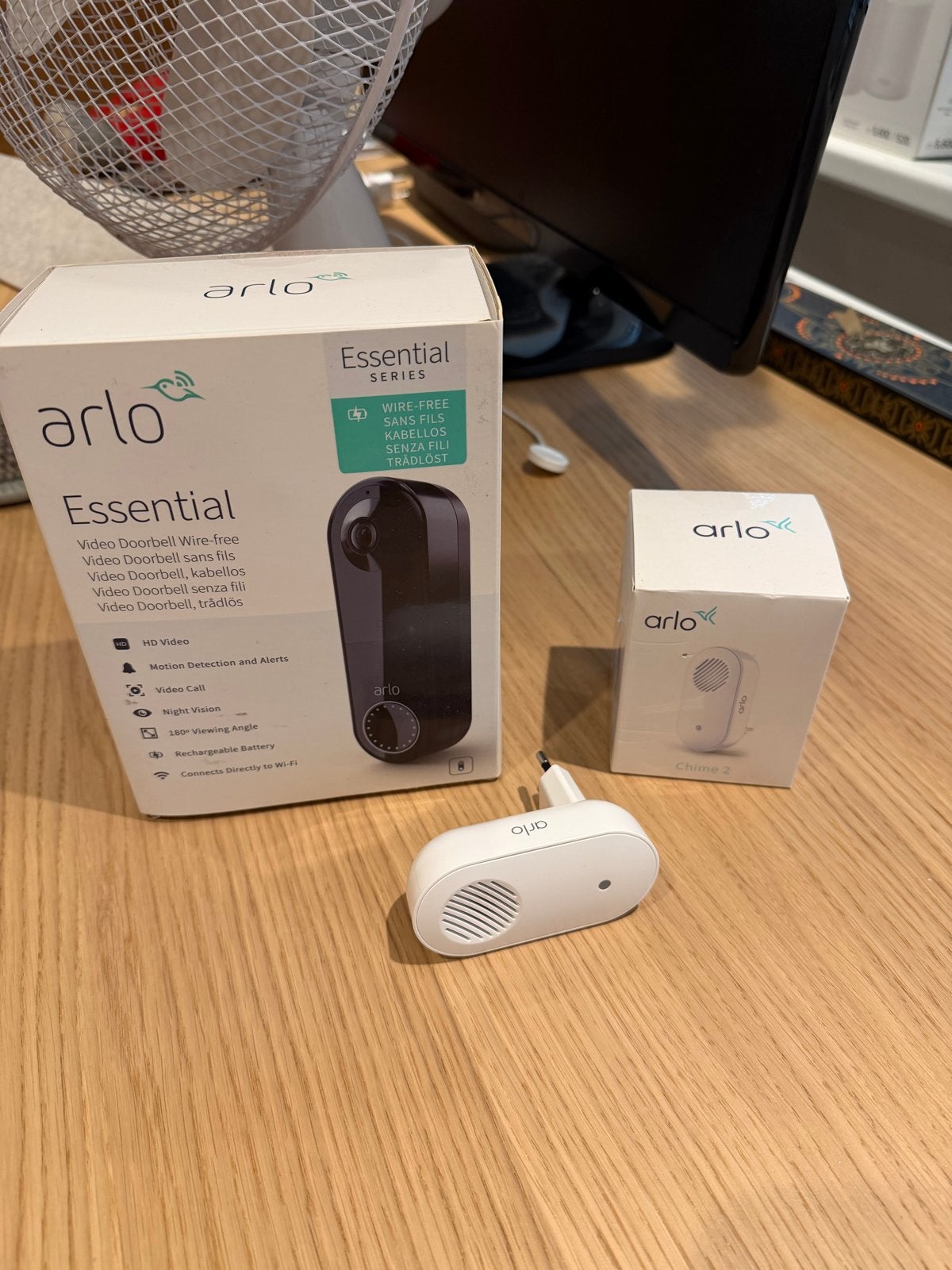 Arlo Essential Video Deurbel Draadloos met Chime 2, Ophalen, Bewegingsdetectiesensor, Zo goed als nieuw, Draadloos