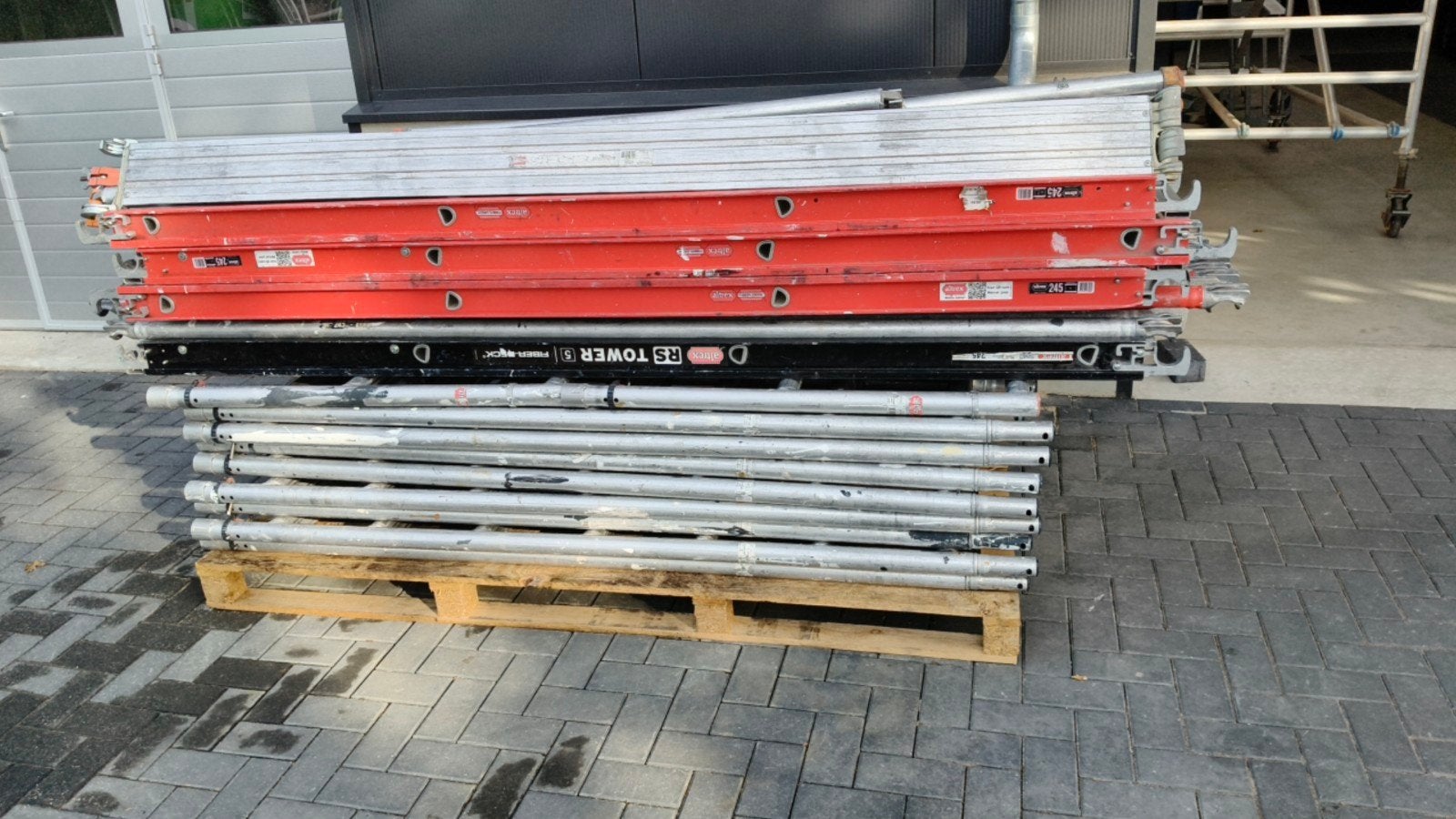 Altrex RS5 rolsteiger smal 75x245 Fiberdeck 10.2m werkhoogte, Ophalen, Rolsteiger of Kamersteiger, 5 meter of hoger