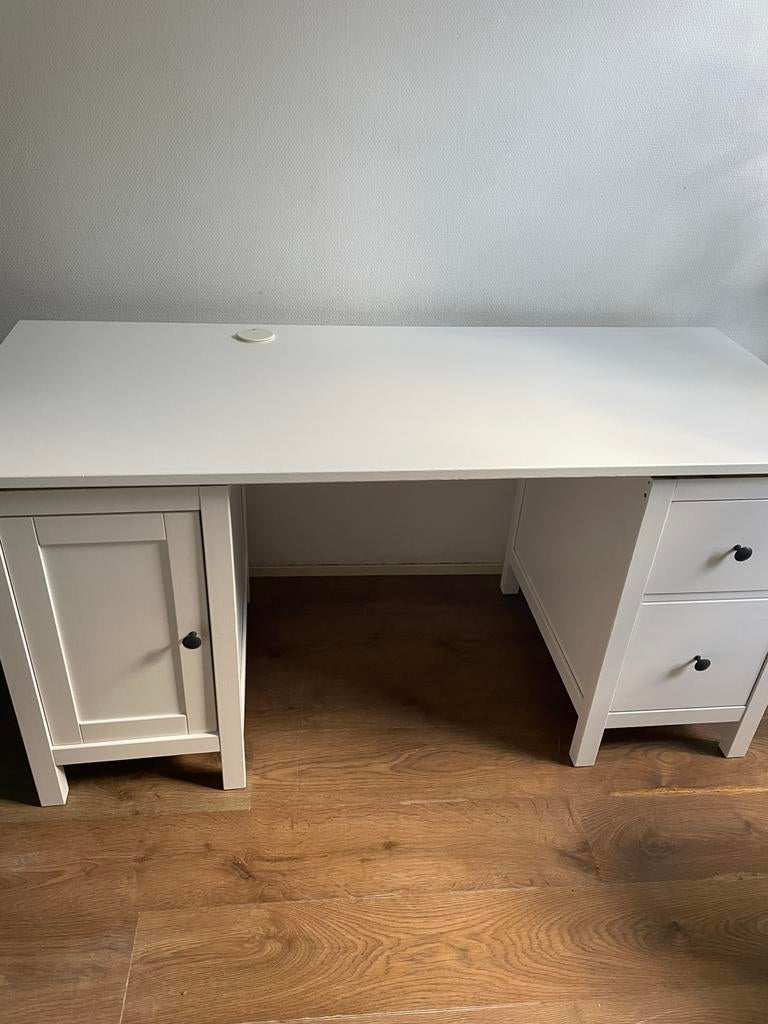 Hemnes bureau, Huis en Inrichting, Bureaus, Ophalen, Zo goed als nieuw