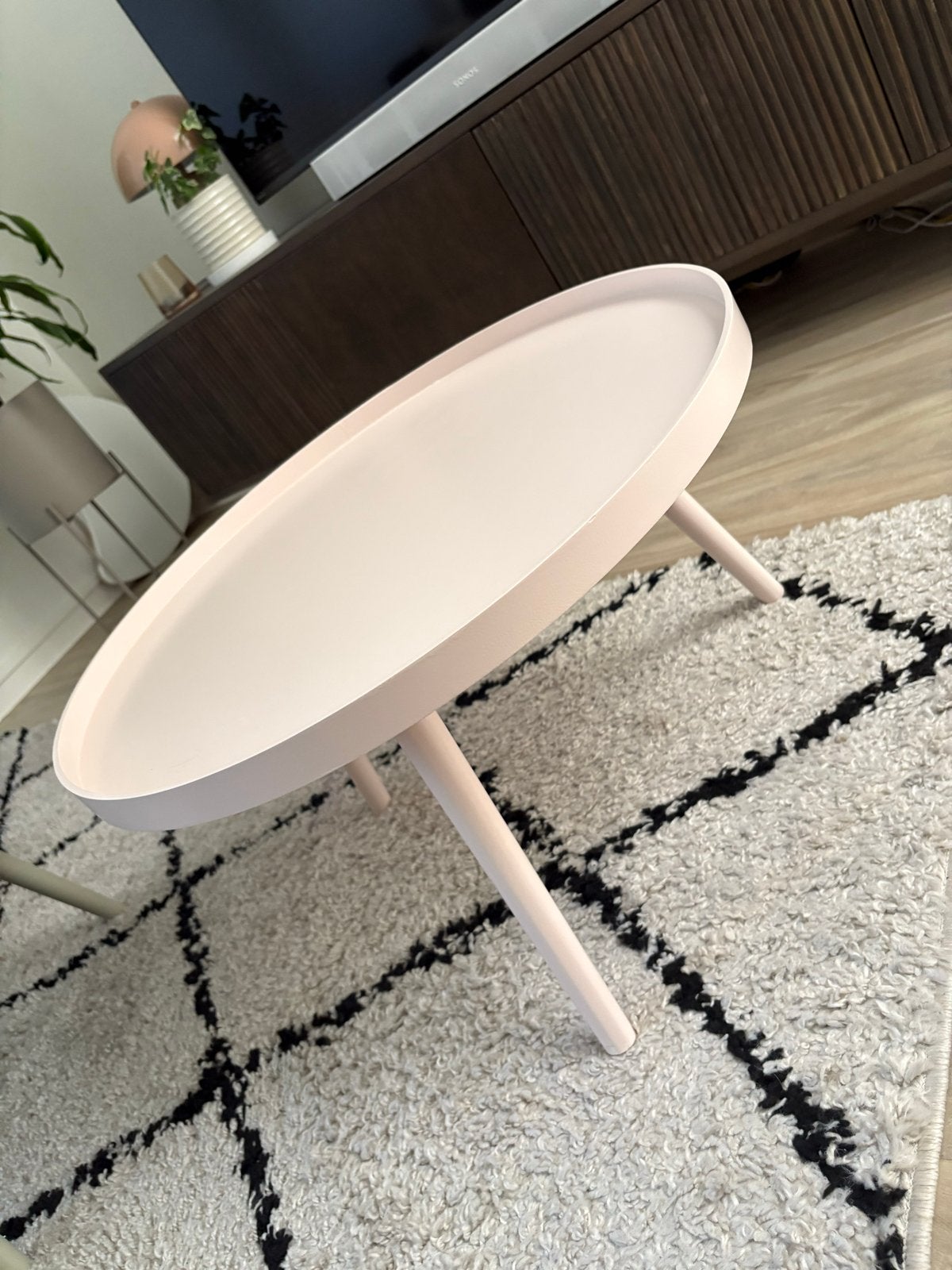 Woood Mesa salontafel - roze/perzik - 60 cm, Huis en Inrichting, Tafels | Salontafels, Ophalen, Gebruikt, Rond, 50 tot 100 cm
