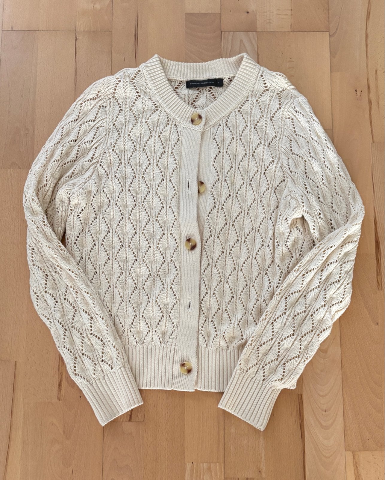 Crèmekleurig gebreid vestje met knoopjes, Ophalen of Verzenden, Zo goed als nieuw, Maat 38/40 (M), Beige