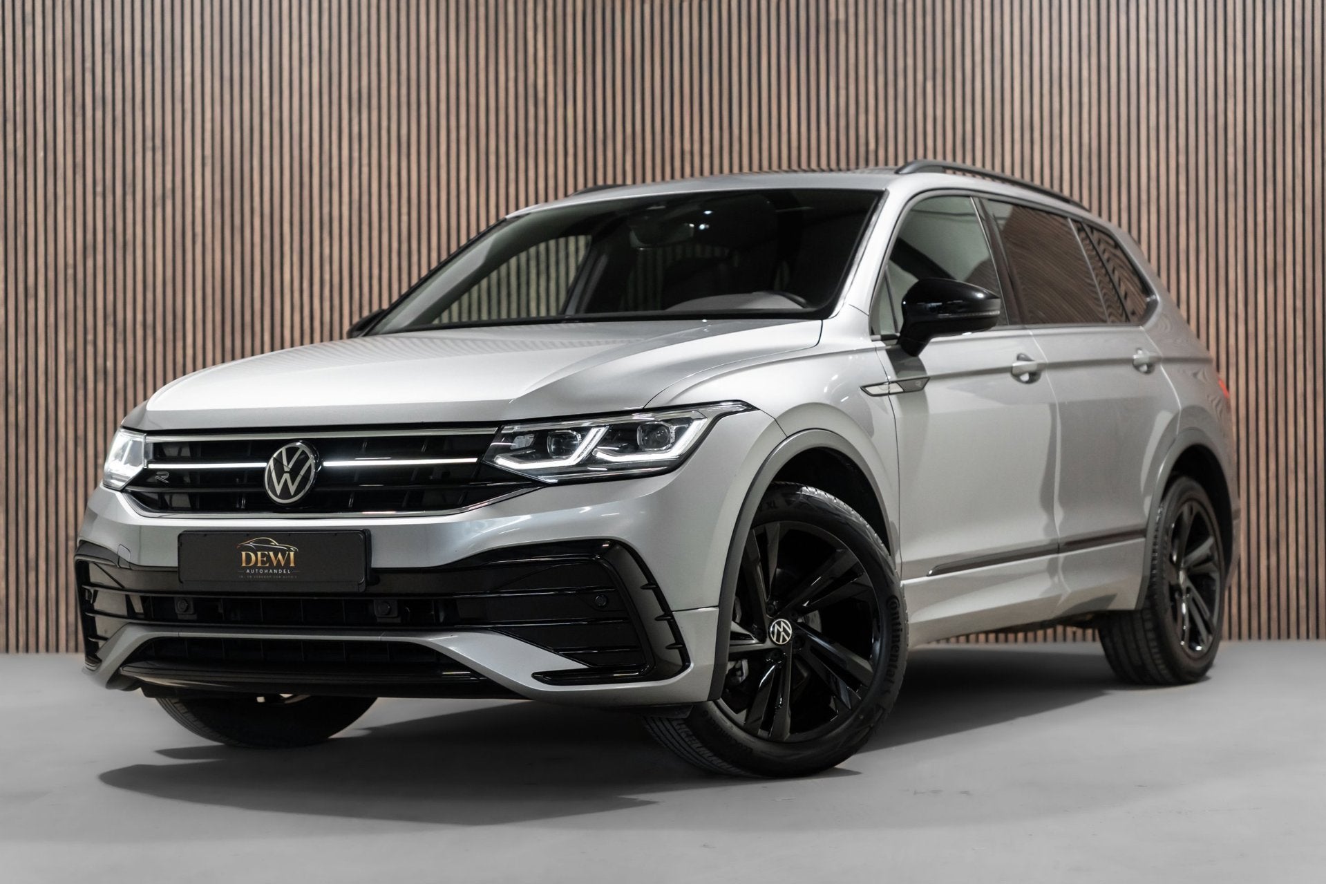 Volkswagen Tiguan Allspace 1.5 TSI R-Line DSG + 7p. Pano IQ, Auto's, Dealer onderhouden, 4 cilinders, 150 pk, 7 stoelen