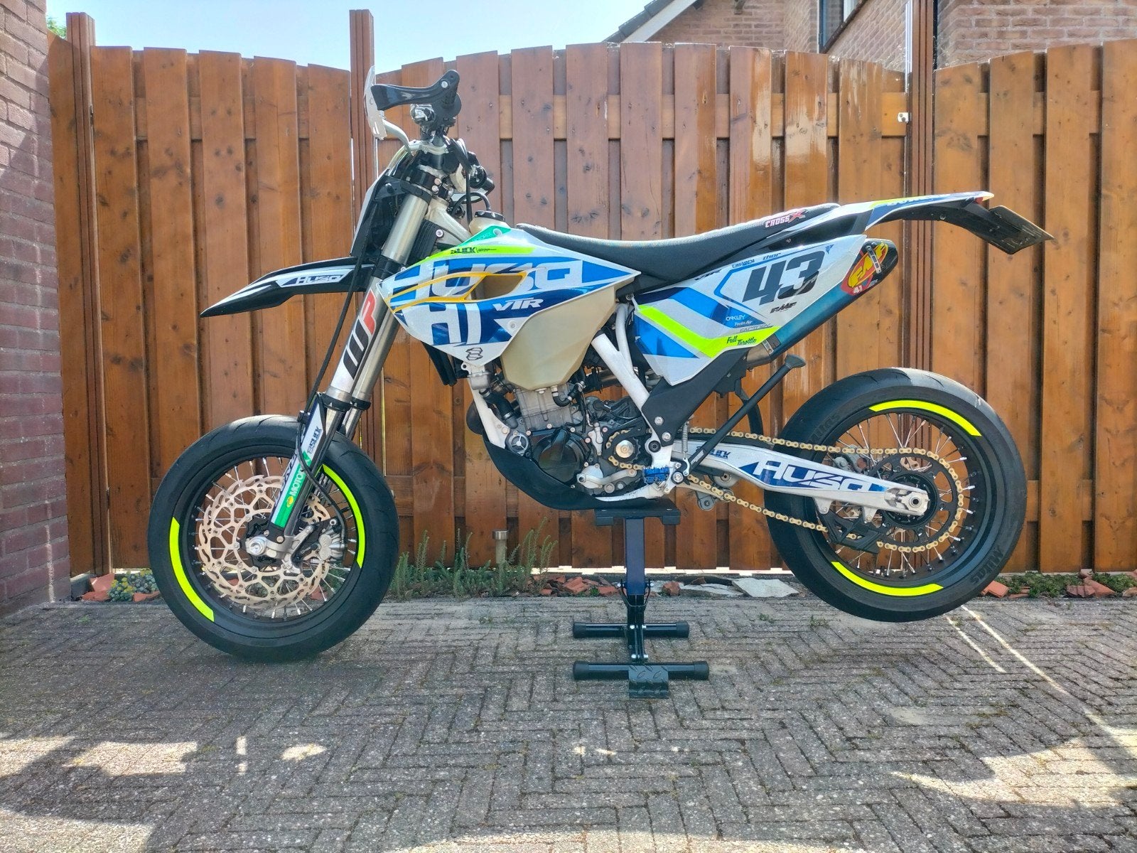 Husqvarna Supermoto FE501, Motoren, Ophalen