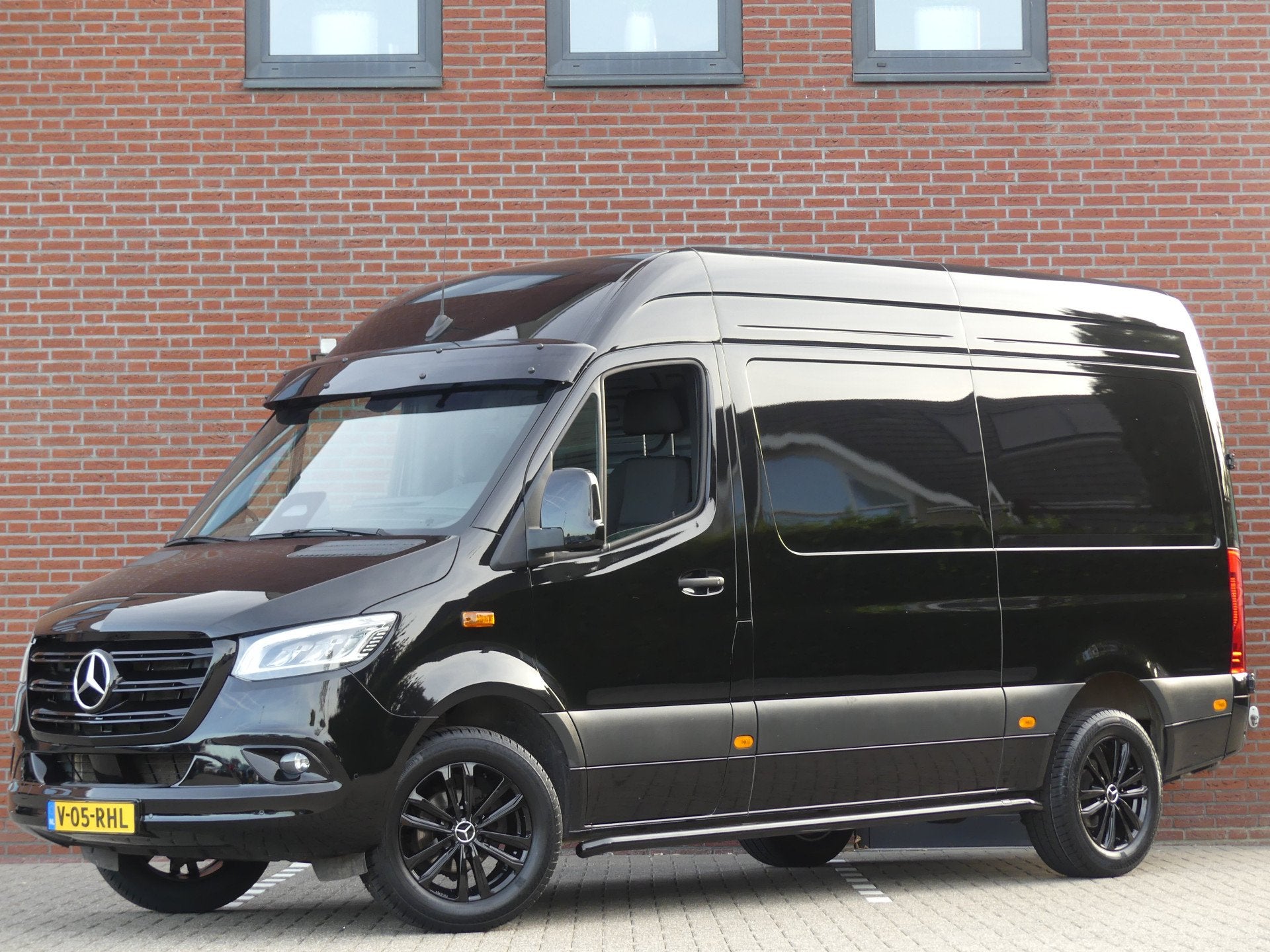 Mercedes-Benz Sprinter 317 CDI L2H2 LED/Camera/PDC/Navigatie, Auto's, Automaat, Dealer onderhouden, Achterwielaandrijving, Gebruikt
