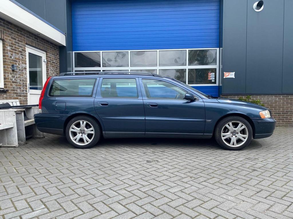 Volvo V70 2.4 Momentum clima cruise, Auto's, Voorwielaandrijving, Blauw, 129 €/maand, Euro 4