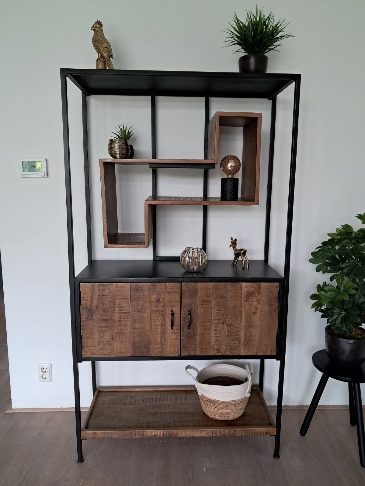Wandmeubel metaal en mangohout, Huis en Inrichting, Kasten | Wandmeubels, Ophalen, Zo goed als nieuw, Minder dan 150 cm, Metaal