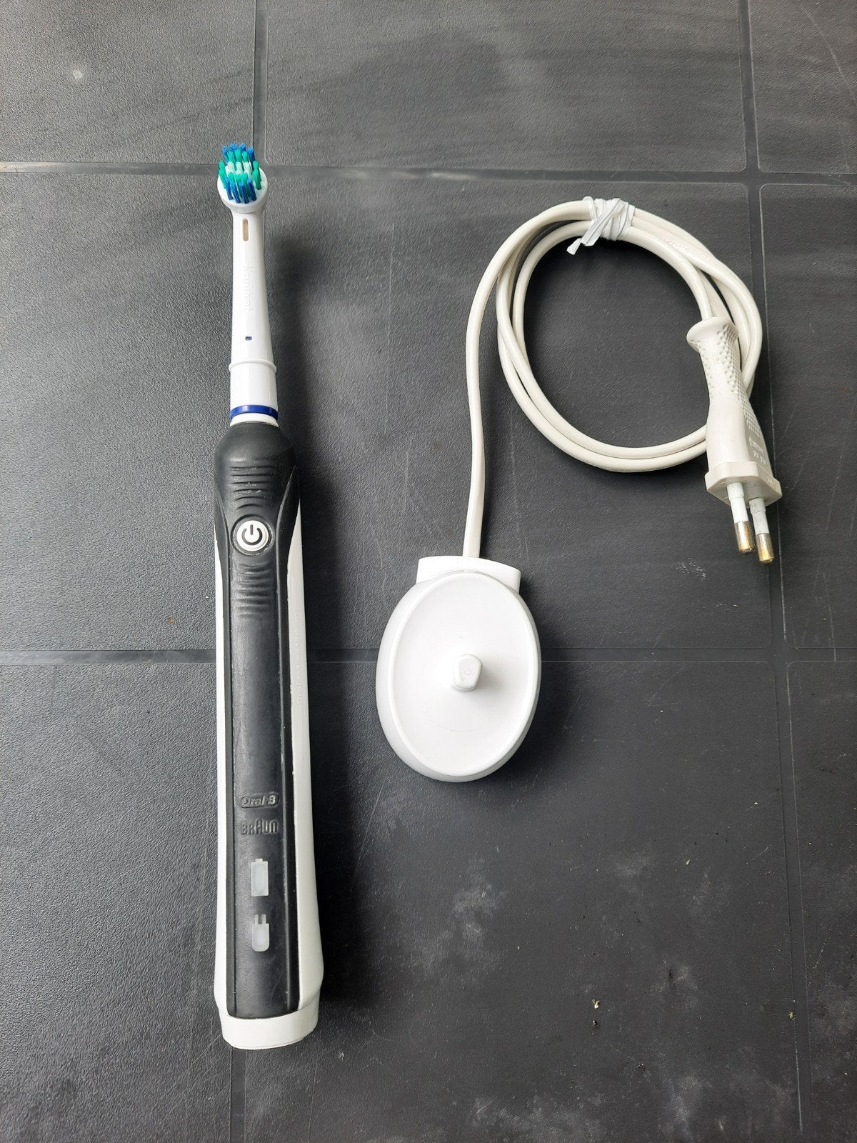 Braun Oral-B  Elektrische Tandenborstel + Nieuwe Opz, Ophalen of Verzenden, Gebruikt