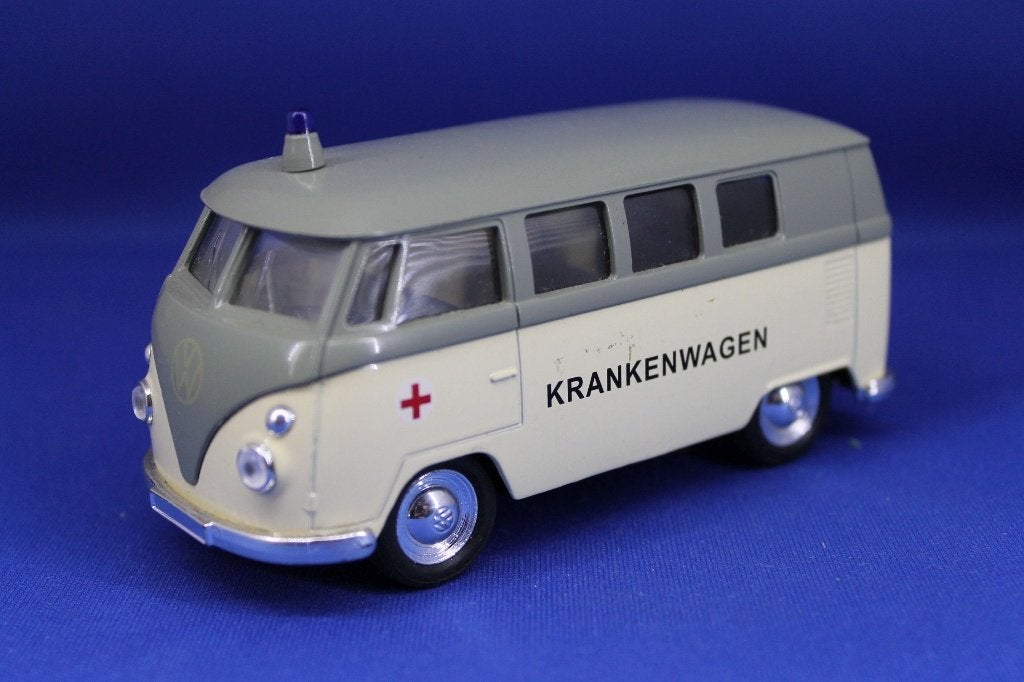KRANKENWAGEN <> VW T1 BUS 1963 <> Welly 49764 Schaal 1:50, Ophalen of Verzenden, Zo goed als nieuw, Bus of Vrachtwagen, Overige merken
