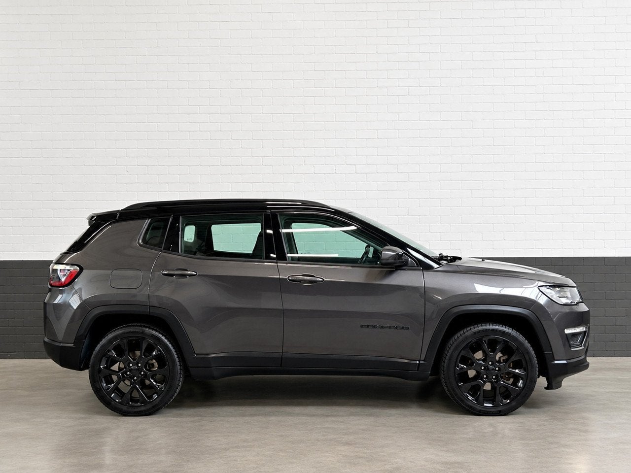 Jeep COMPASS 1.3T Night Eagle 1750 trekgewicht, Apple-Androi, Auto's, Voorwielaandrijving, 4 cilinders, Leder en Stof, Bedrijf