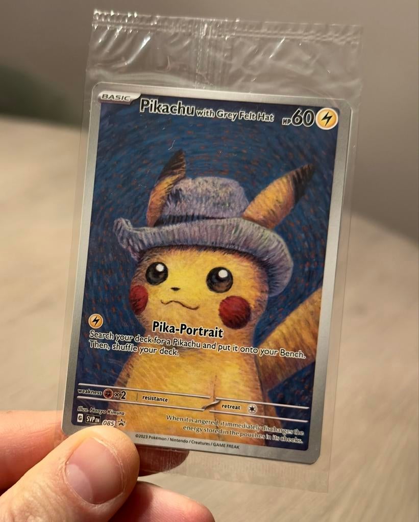 Pikachu with Grey Felt Hat Van Gogh Museum Promo Kaart, Hobby en Vrije tijd, Verzamelkaartspellen | Pokémon, Nieuw, Losse kaart