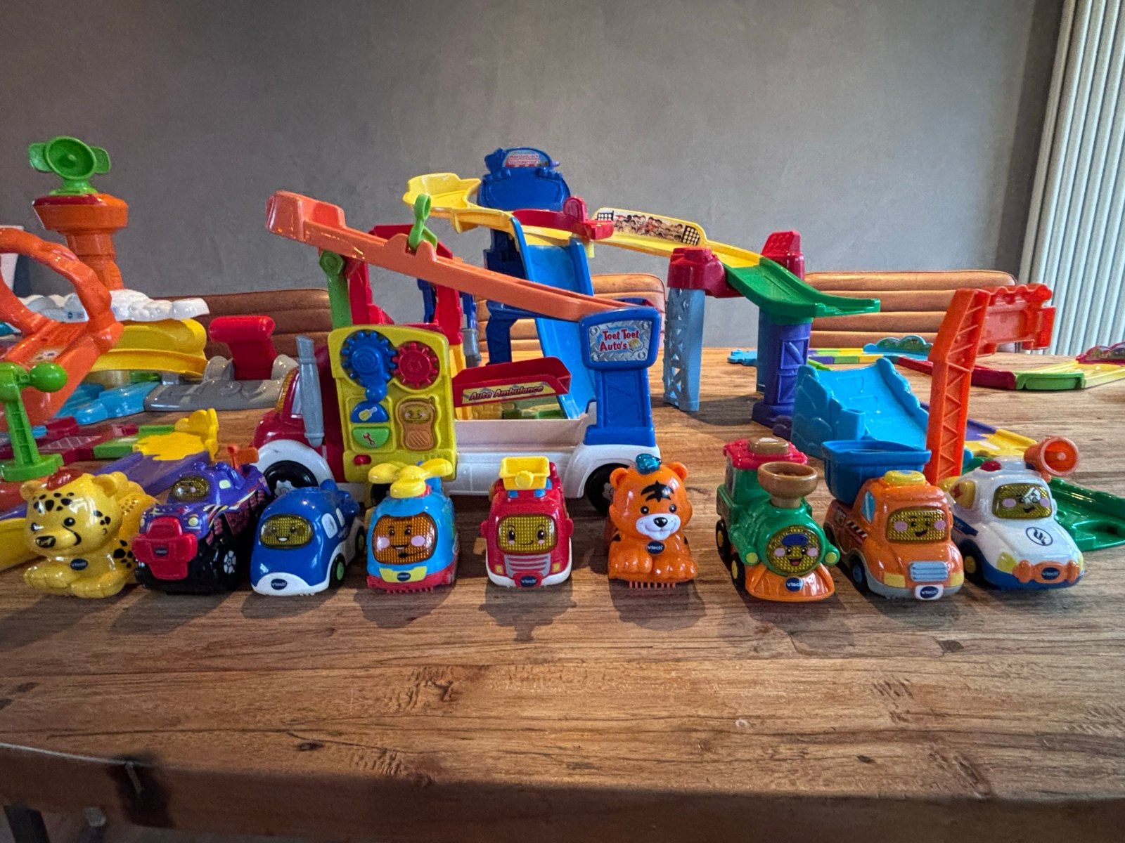 VTech Toet Toet Auto's Mega Set: Luchthaven, Stuntparcours &, Ophalen of Verzenden, Gebruikt