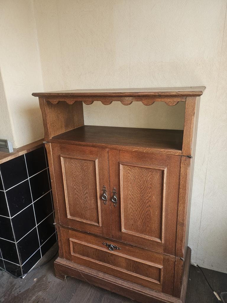 Vintage eikenhouten kastje met lade en deurtjes, Antiek en Kunst, Ophalen