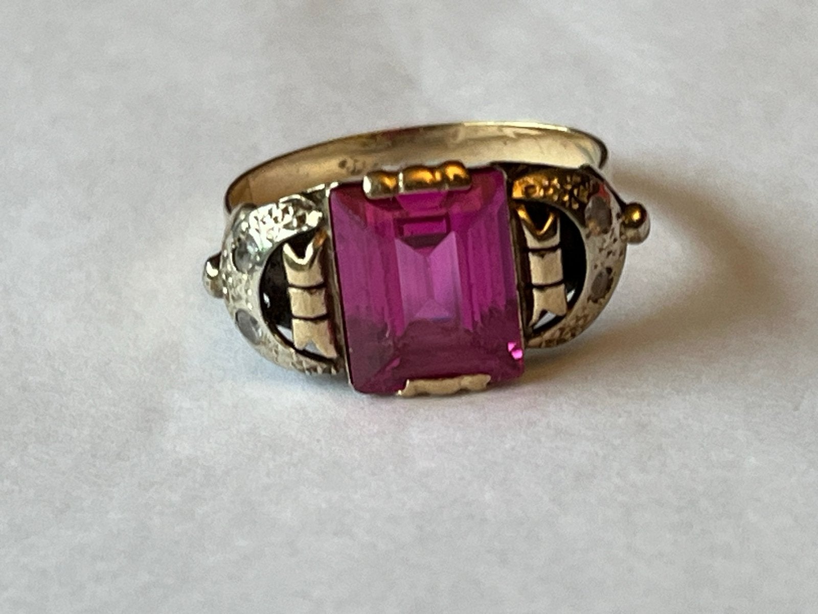 Art Deco Gouden Ring met Russische Robijn en Roosdiamanten, 18 tot 19, Verzenden, Zo goed als nieuw, Met edelsteen
