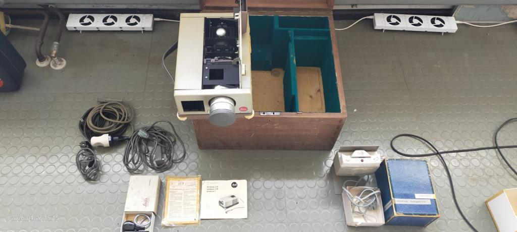 Complete diaprojector Leitz en Sonodia filmrol adapter, Ophalen