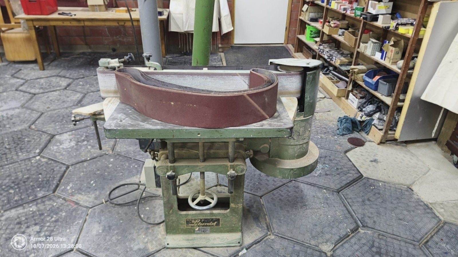 Professionele Gebr. Schmid Bandschuurmachine, Ophalen, Gebruikt, 600 tot 1200 watt, Bandschuurmachine