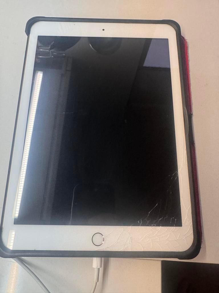 iPad 6e generatie 128GB - Schermschade rechtsonder, Computers en Software, Apple iPads, 10 inch, Gebruikt, Apple iPad, Ophalen of Verzenden